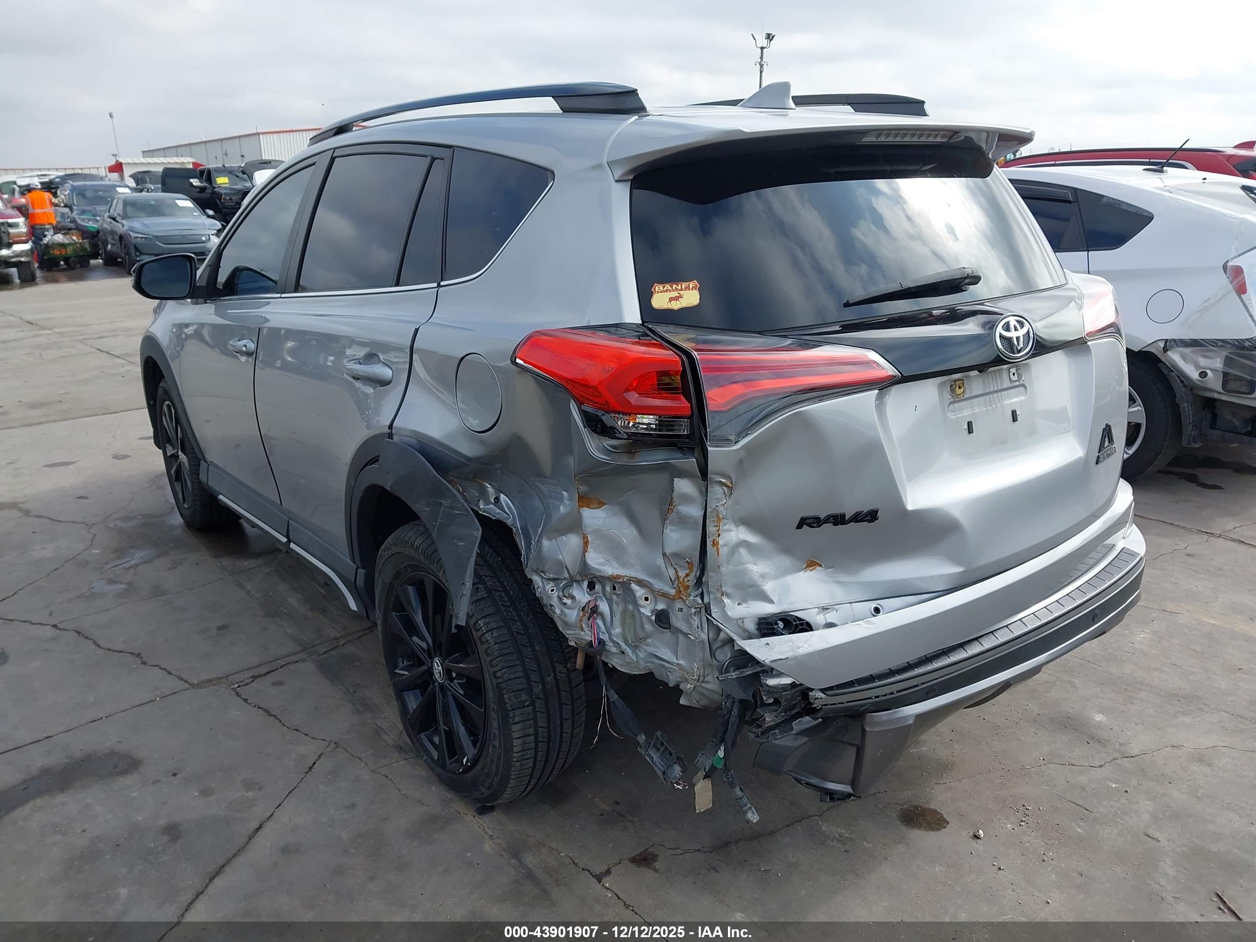 TOYOTA RAV4 image 3