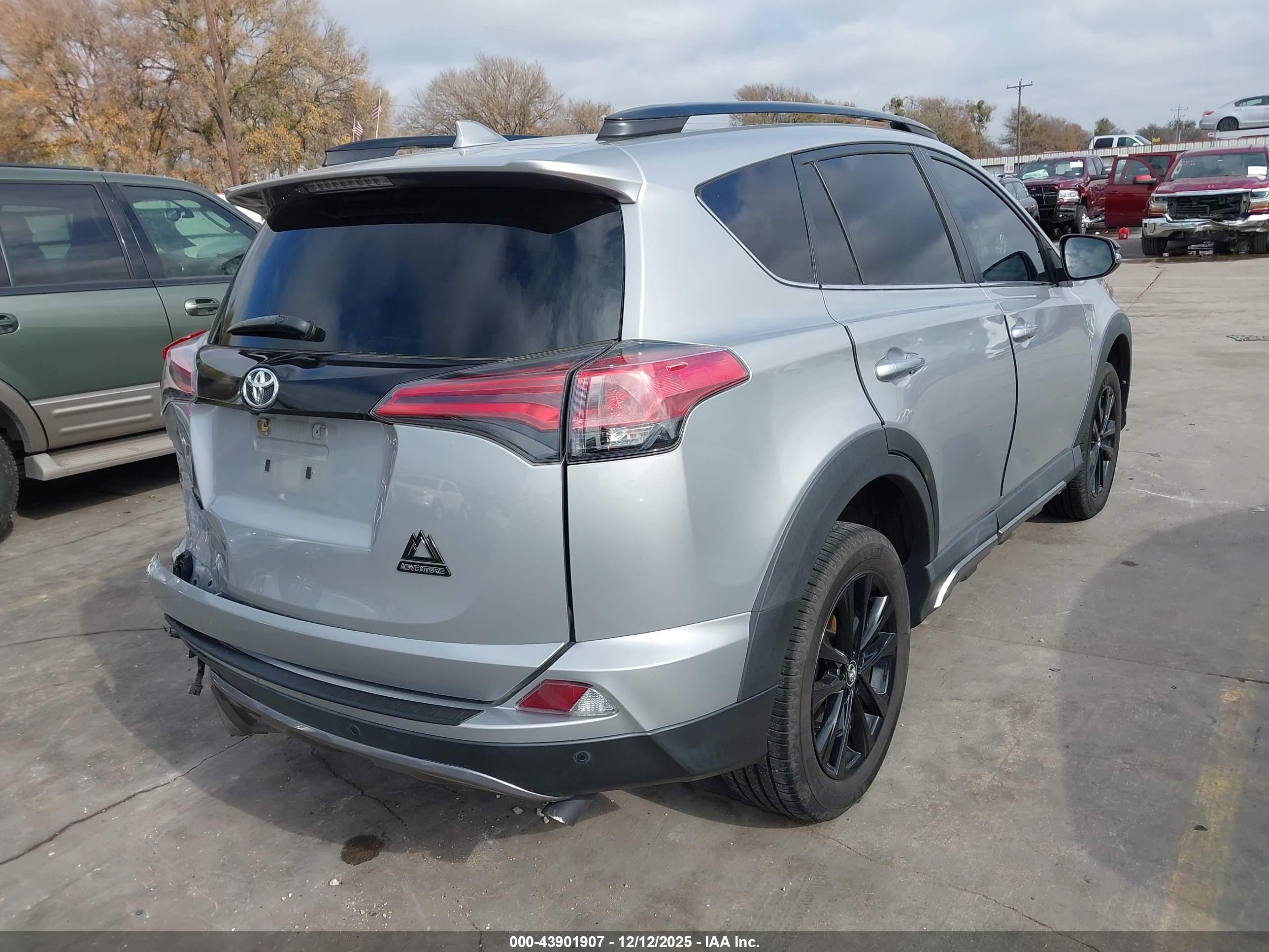 TOYOTA RAV4 image 4