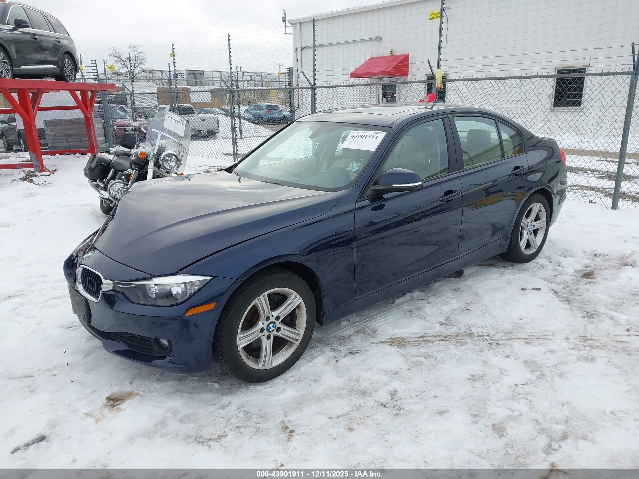 BMW 320I image 2