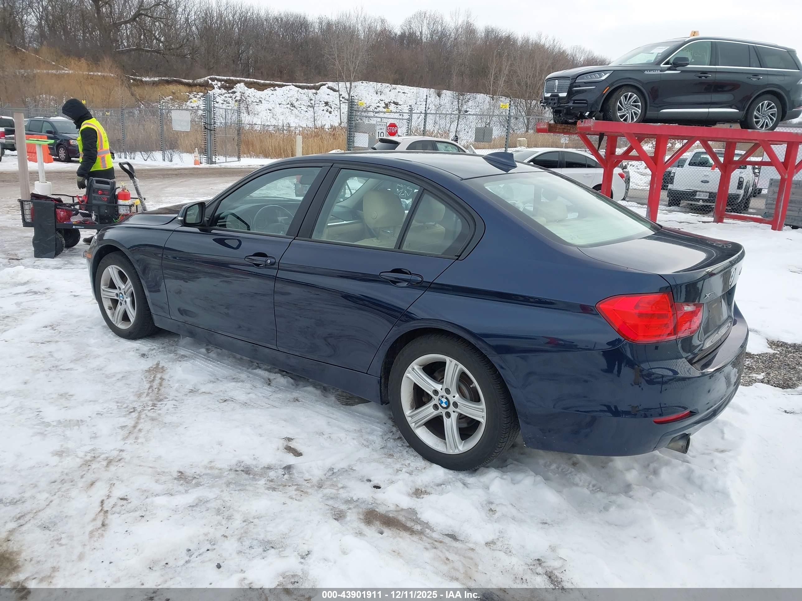 BMW 320I image 3