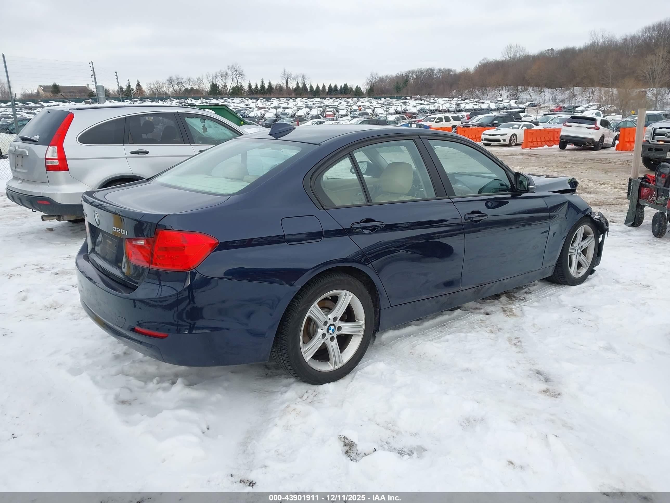 BMW 320I image 4