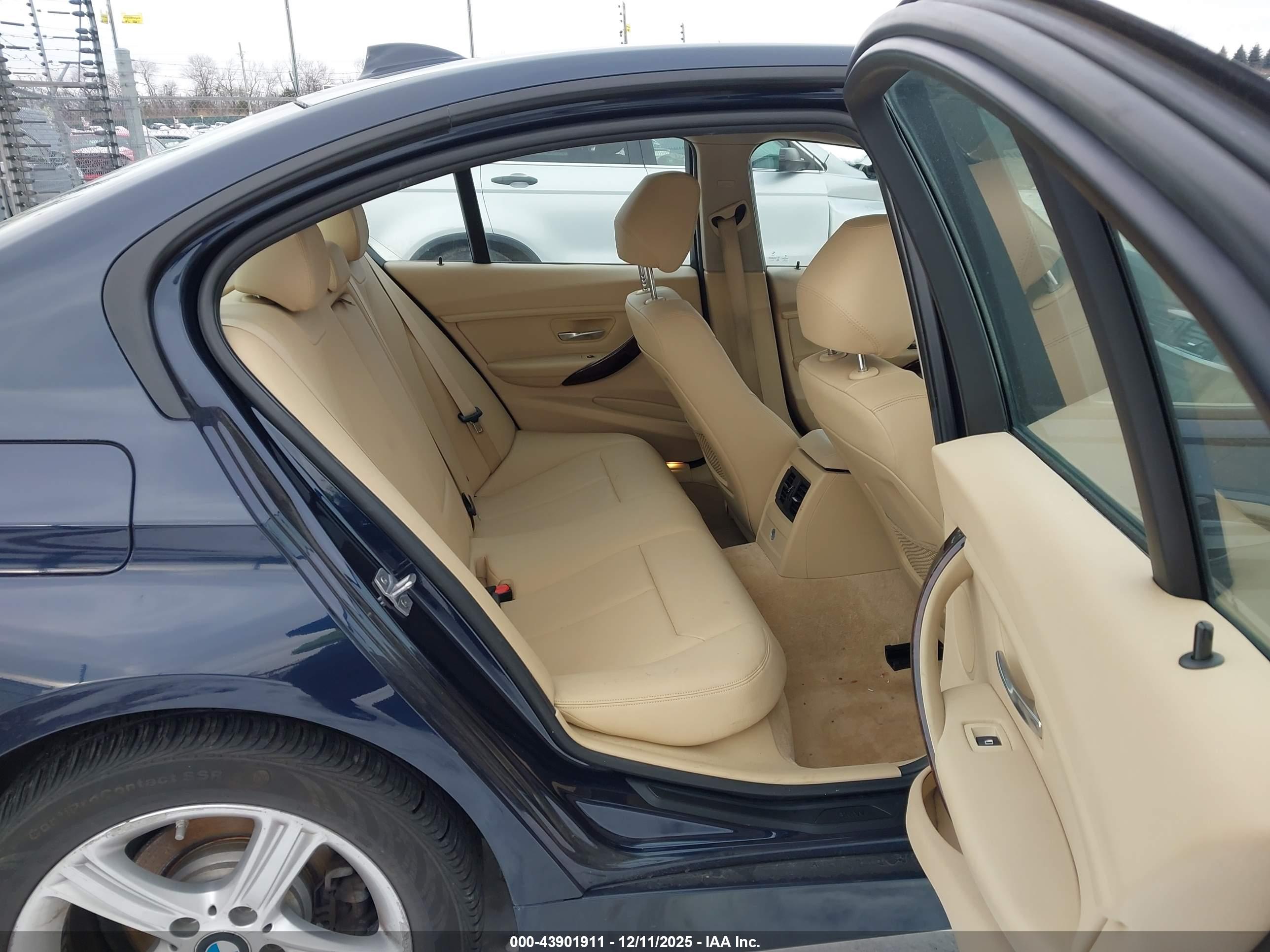 BMW 320I image 8