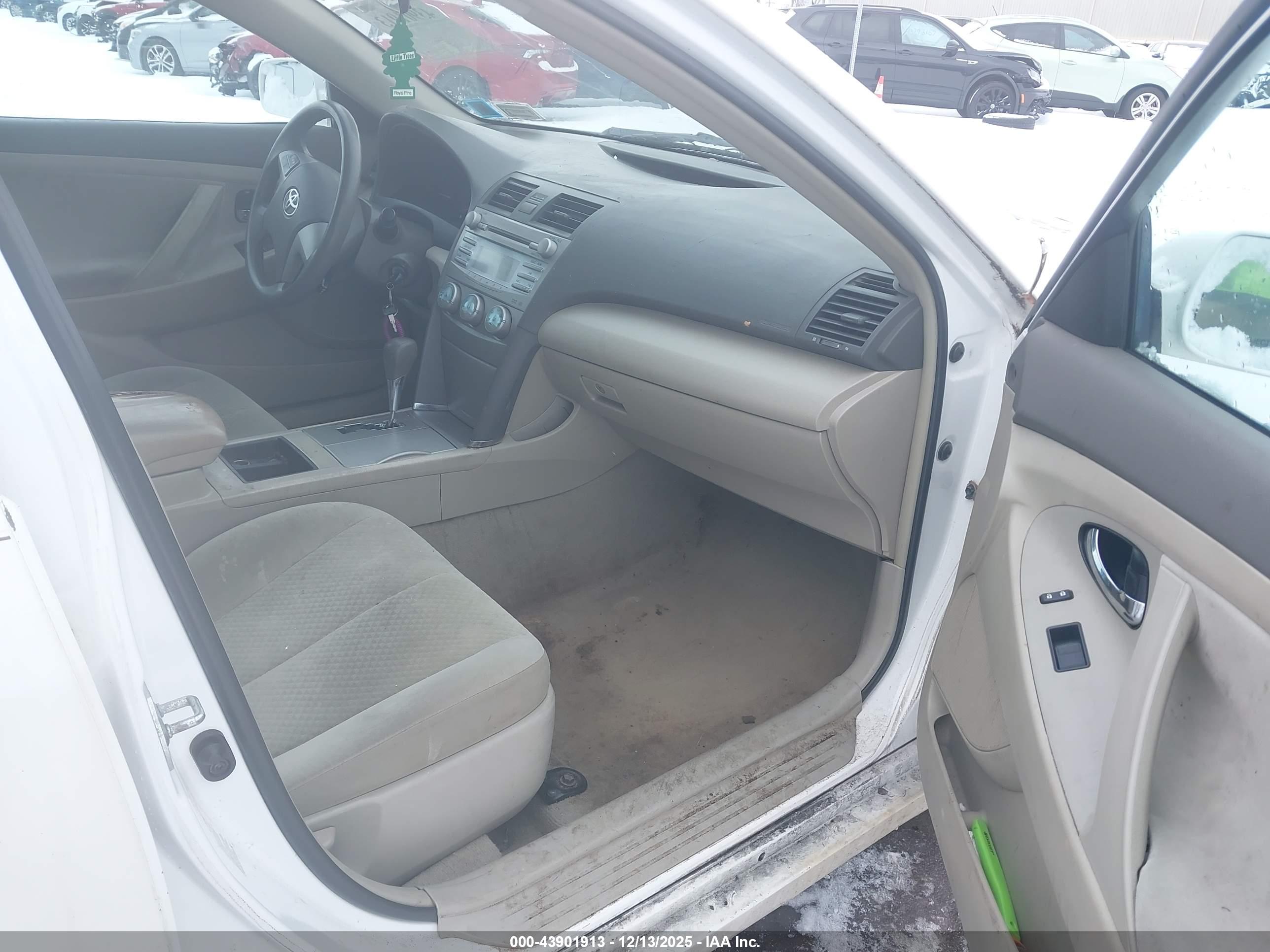 TOYOTA CAMRY image 5