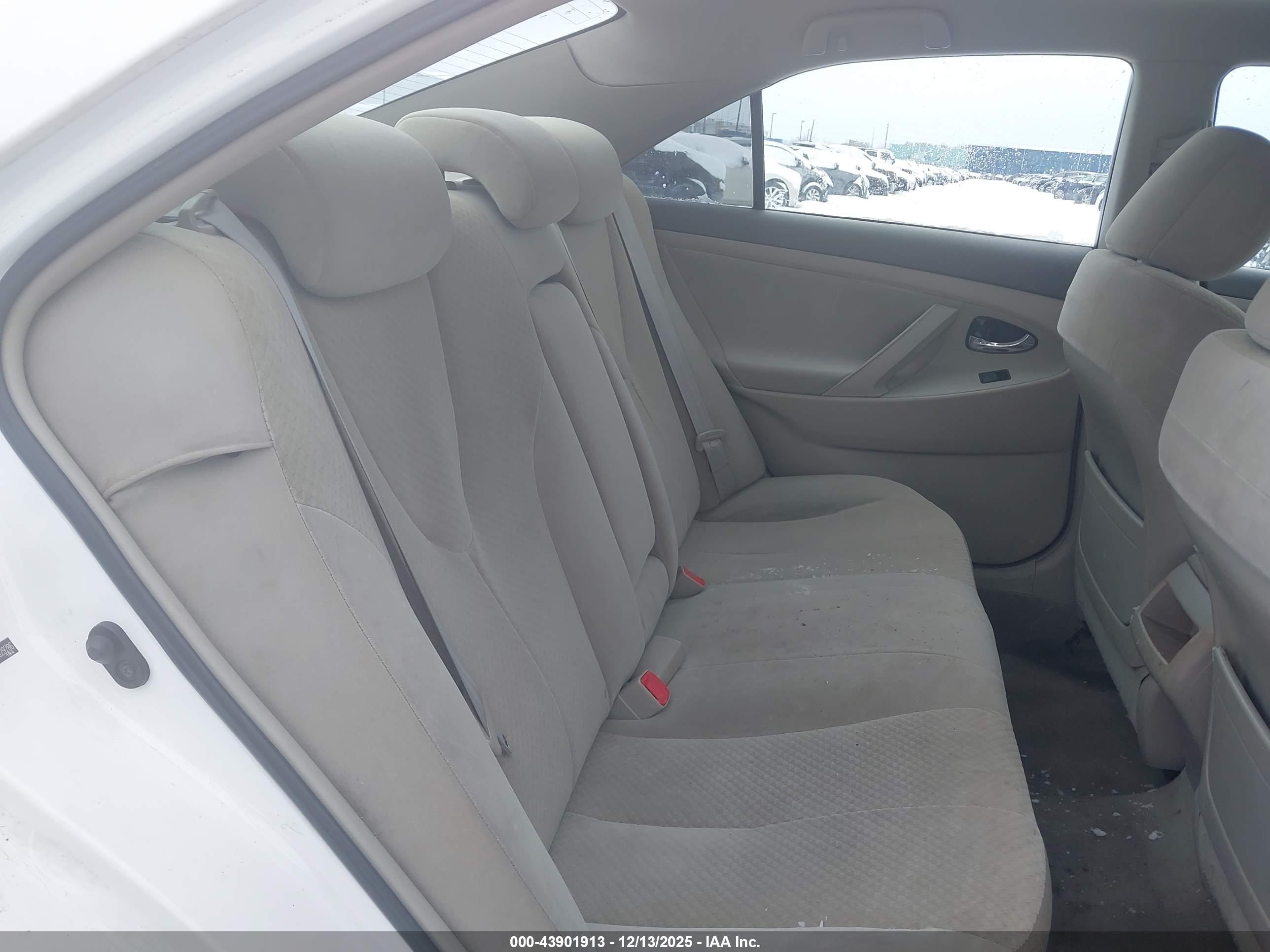 TOYOTA CAMRY image 8
