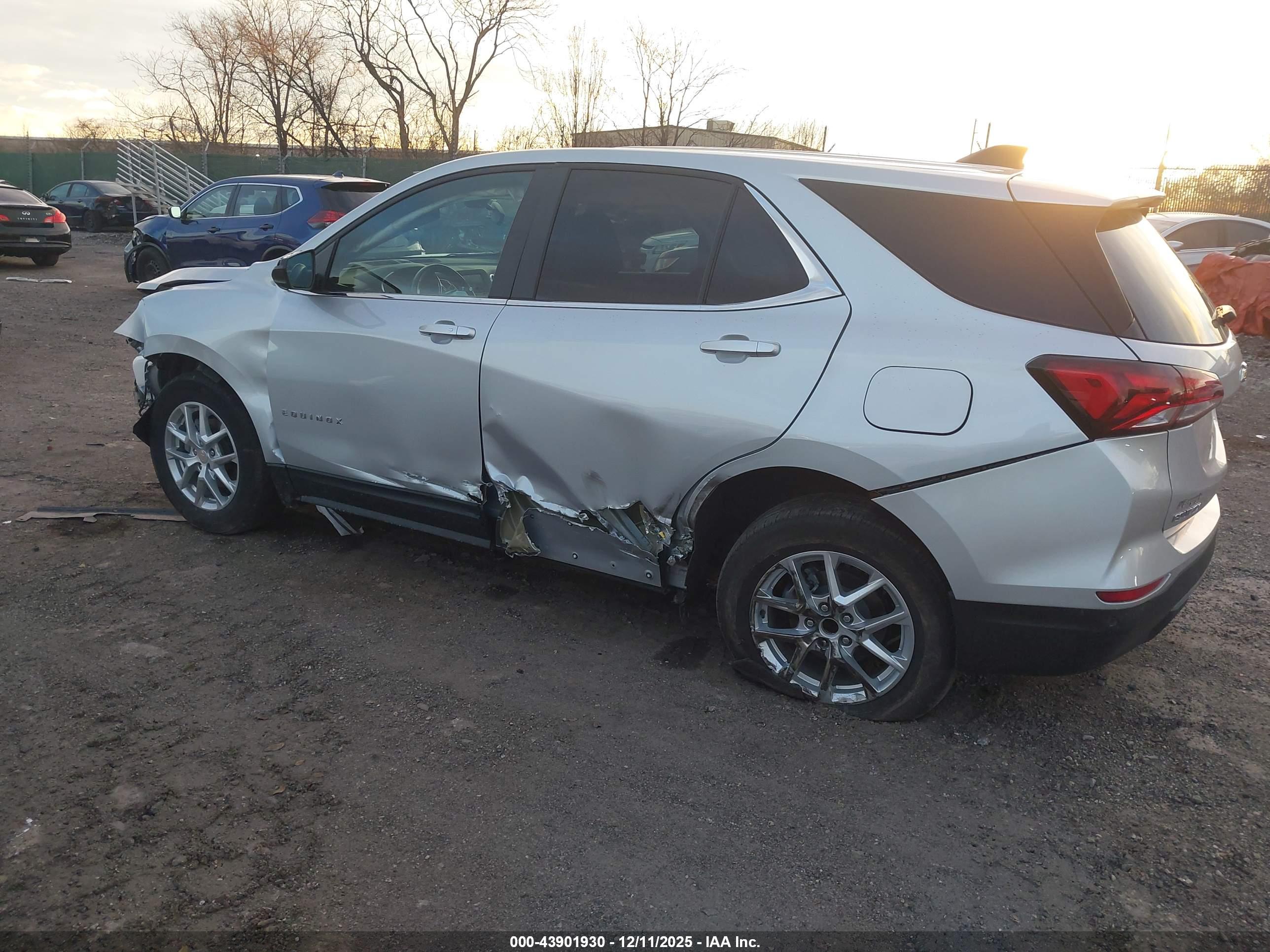 CHEVROLET EQUINOX image 3