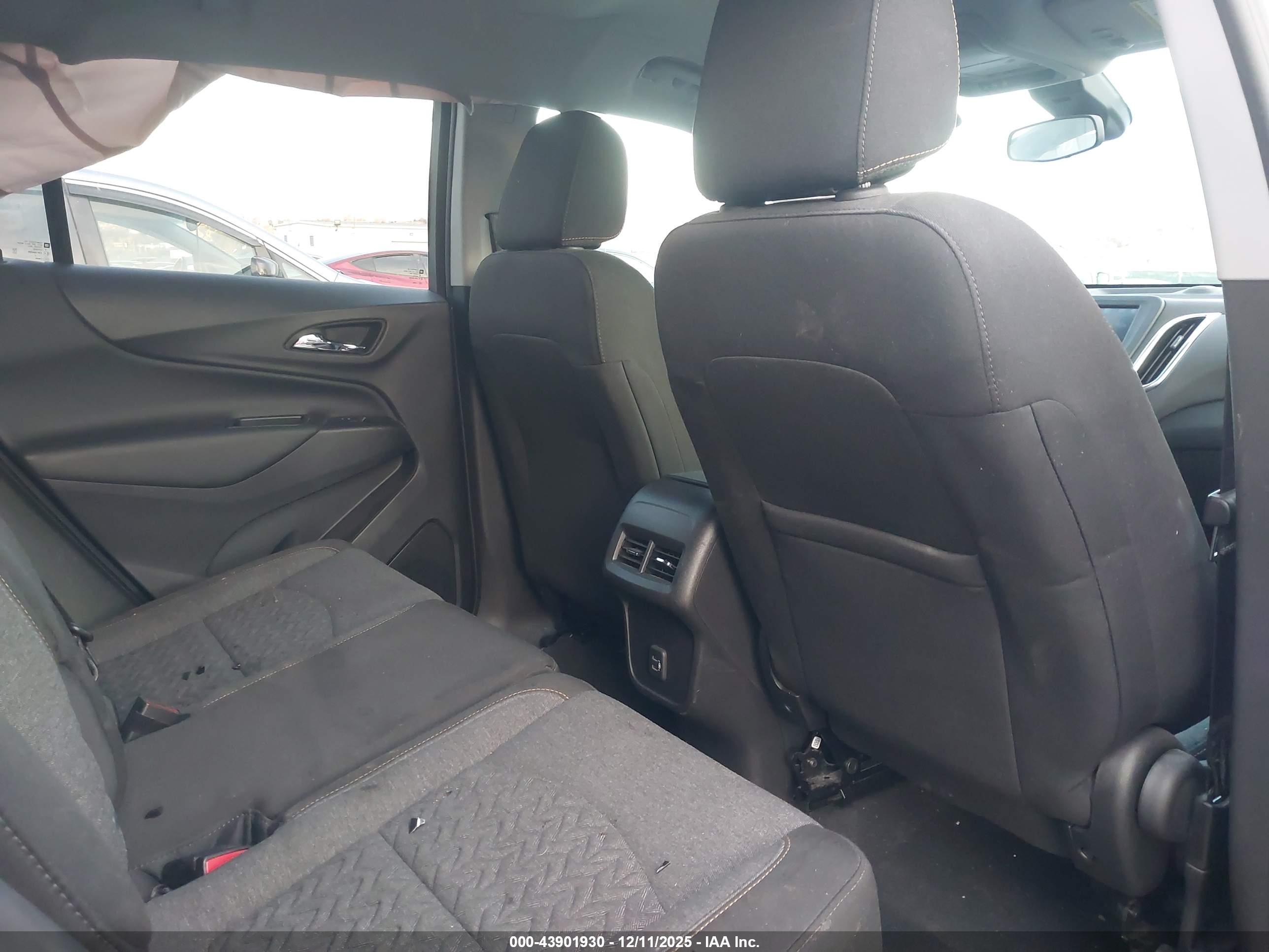 CHEVROLET EQUINOX image 8