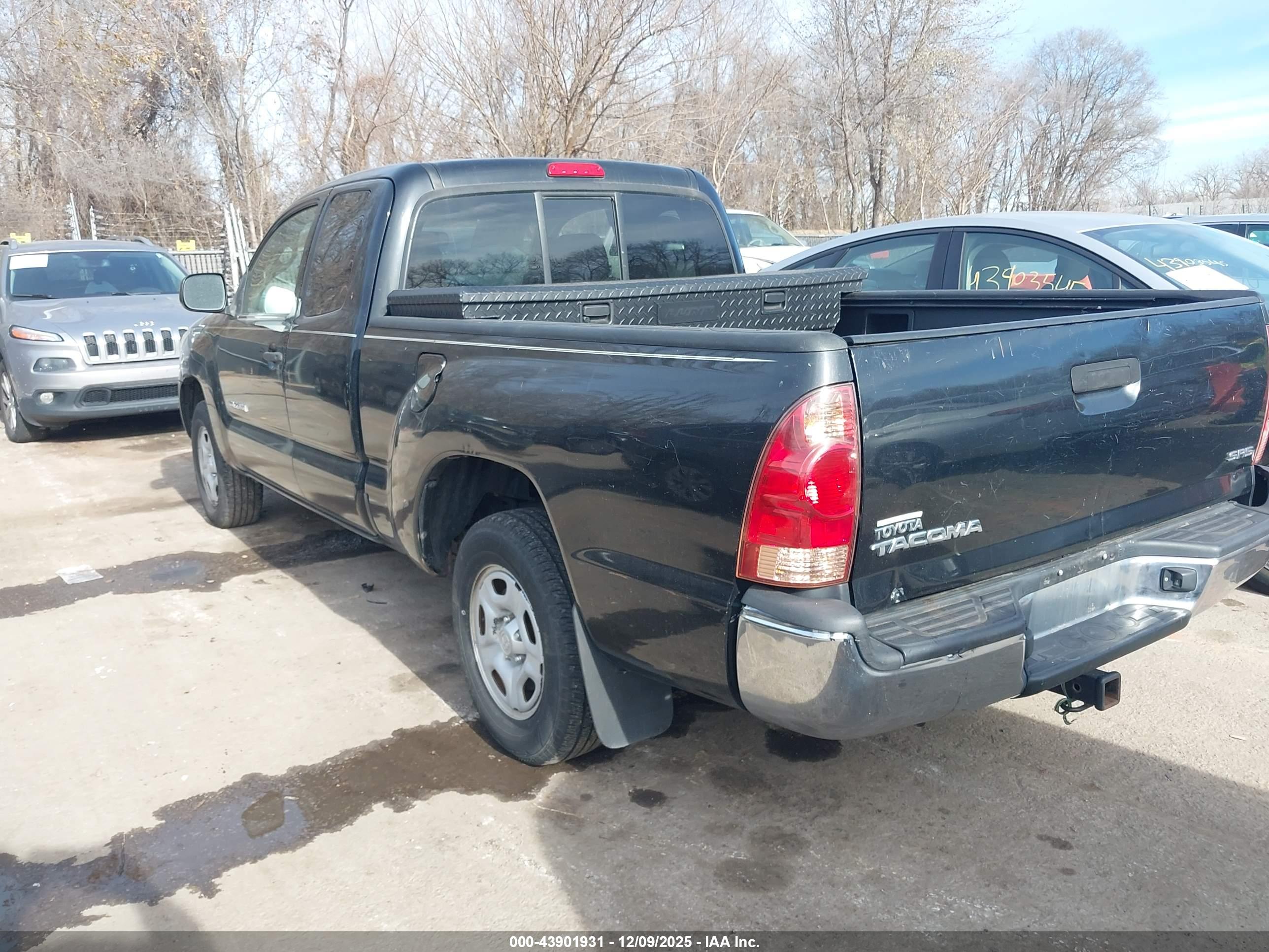 TOYOTA TACOMA image 3