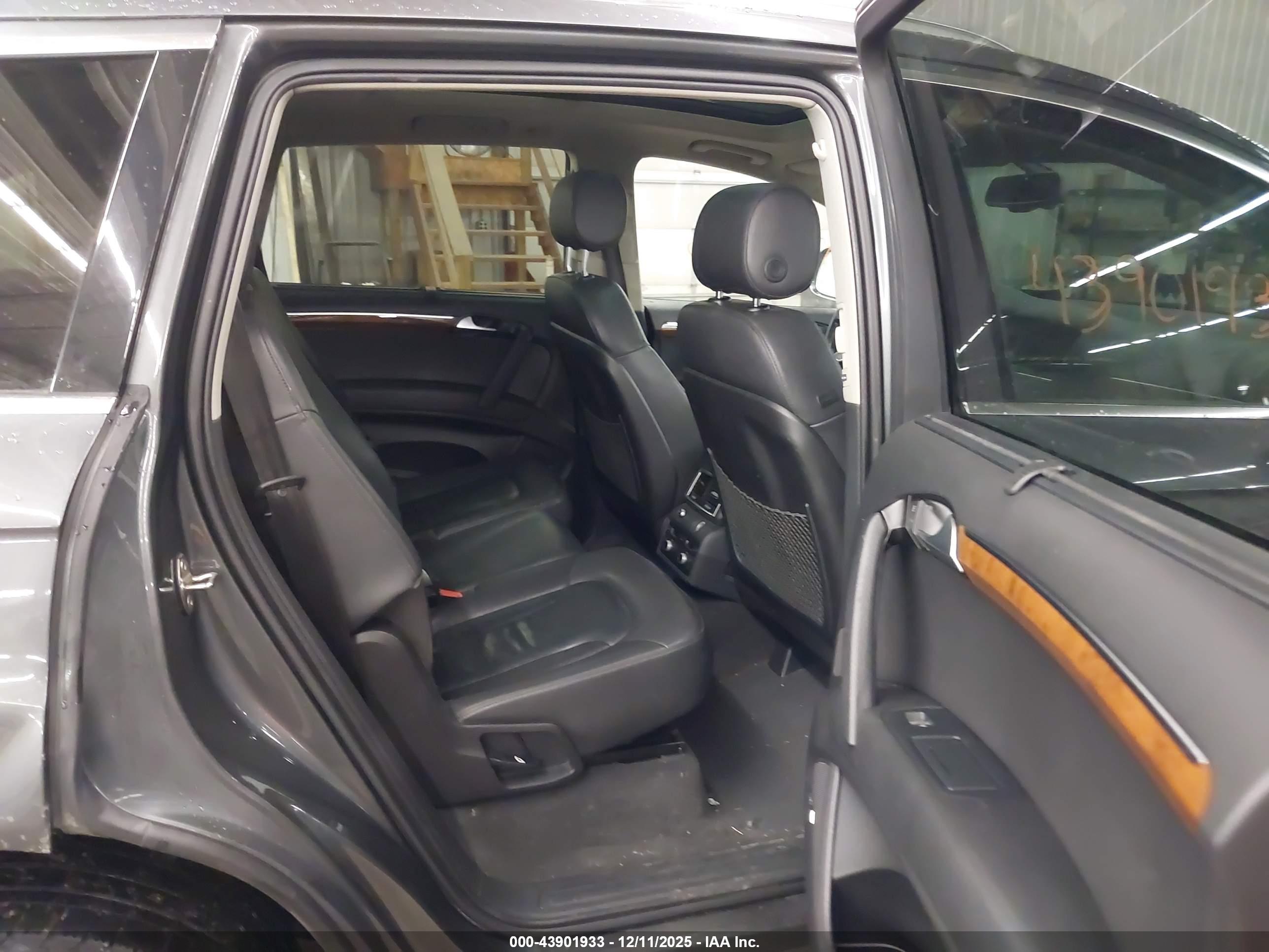 AUDI Q7 image 8