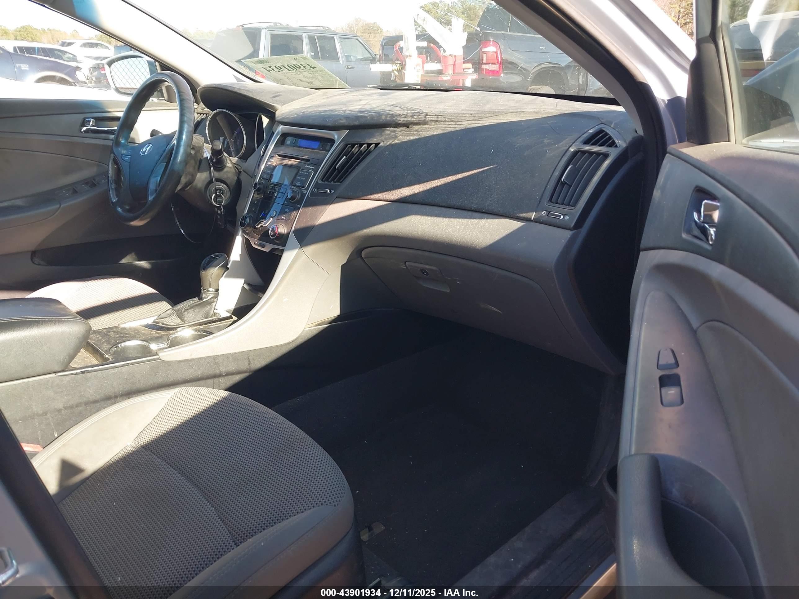 HYUNDAI SONATA image 5