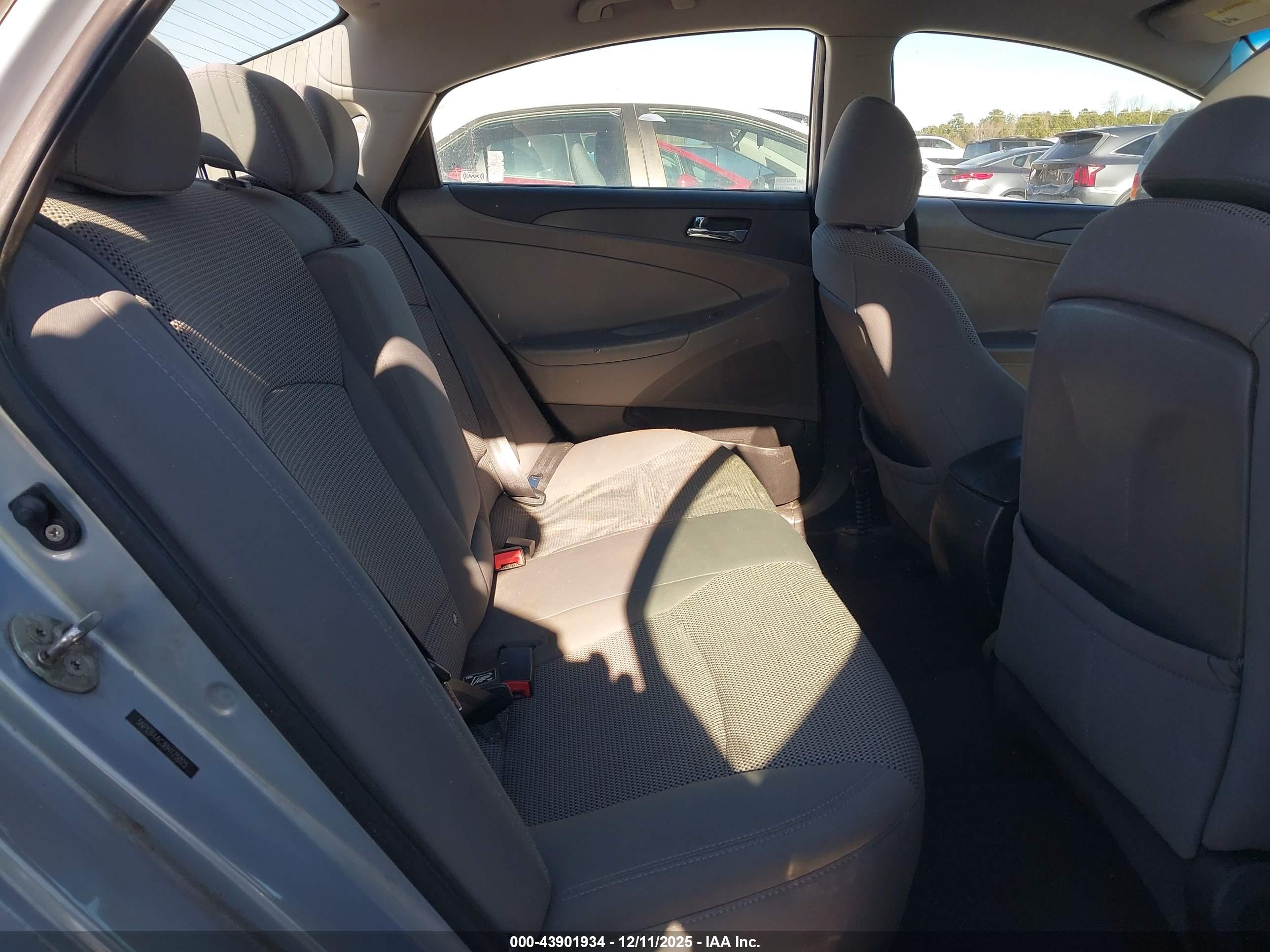 HYUNDAI SONATA image 8