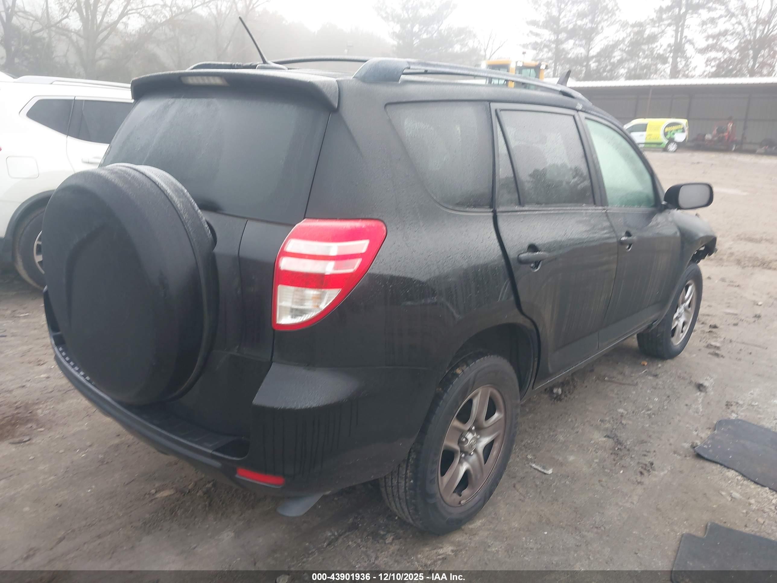 TOYOTA RAV4 image 4