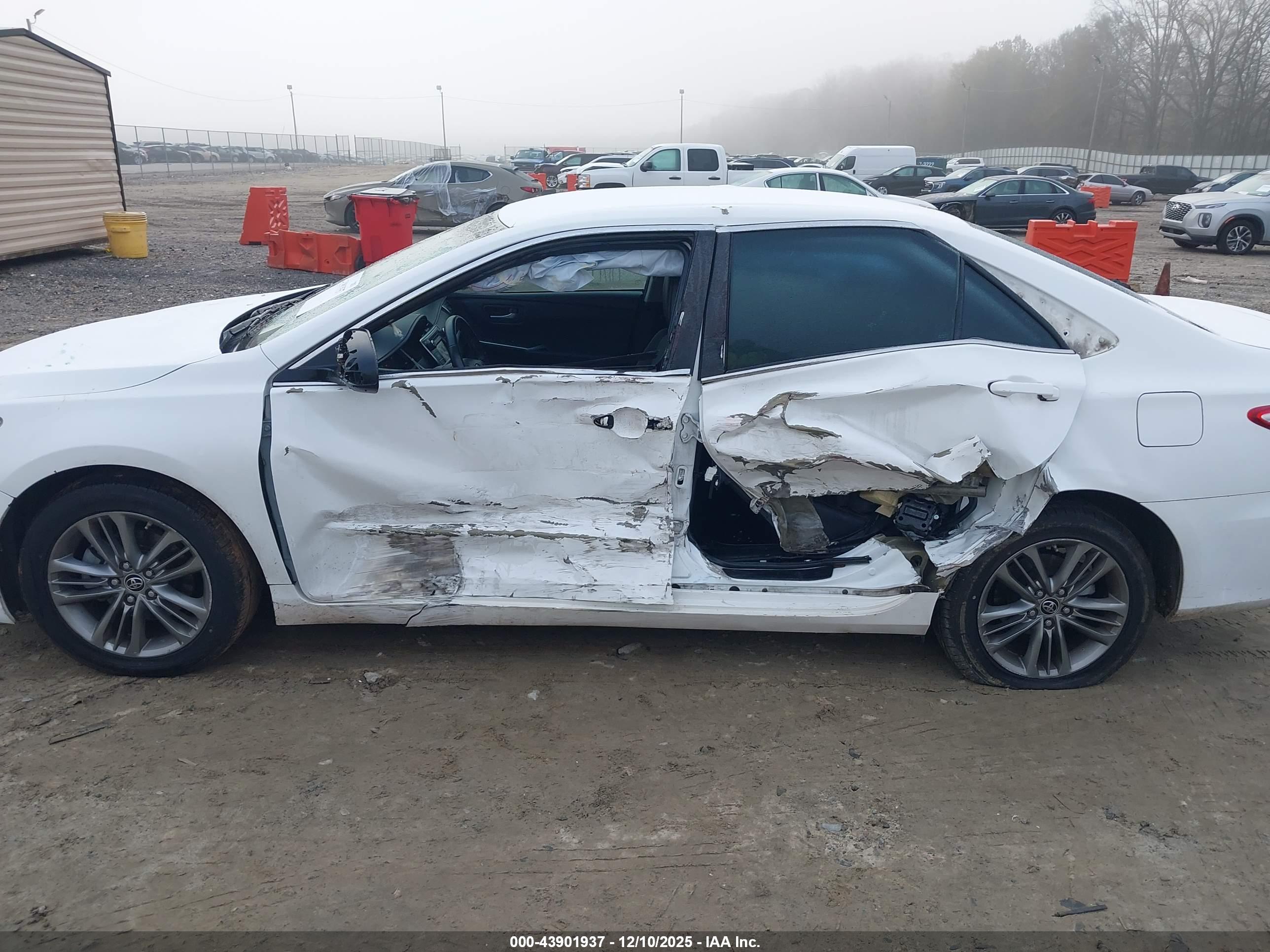 TOYOTA CAMRY image 6