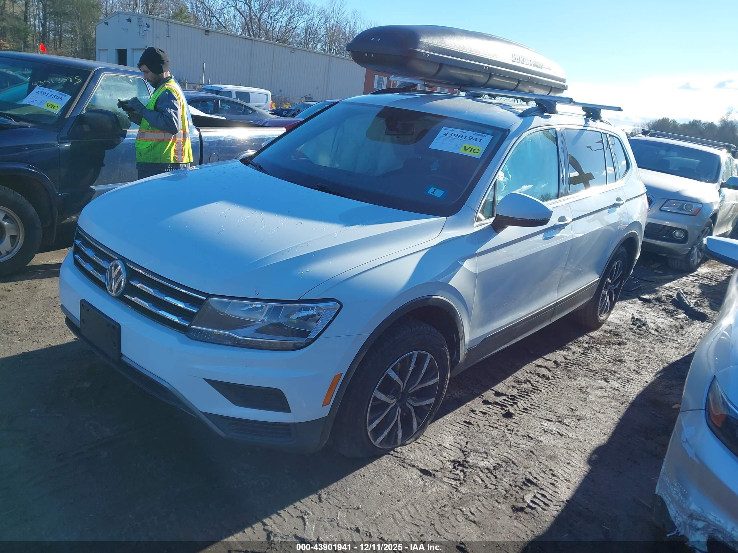 VOLKSWAGEN TIGUAN image 2