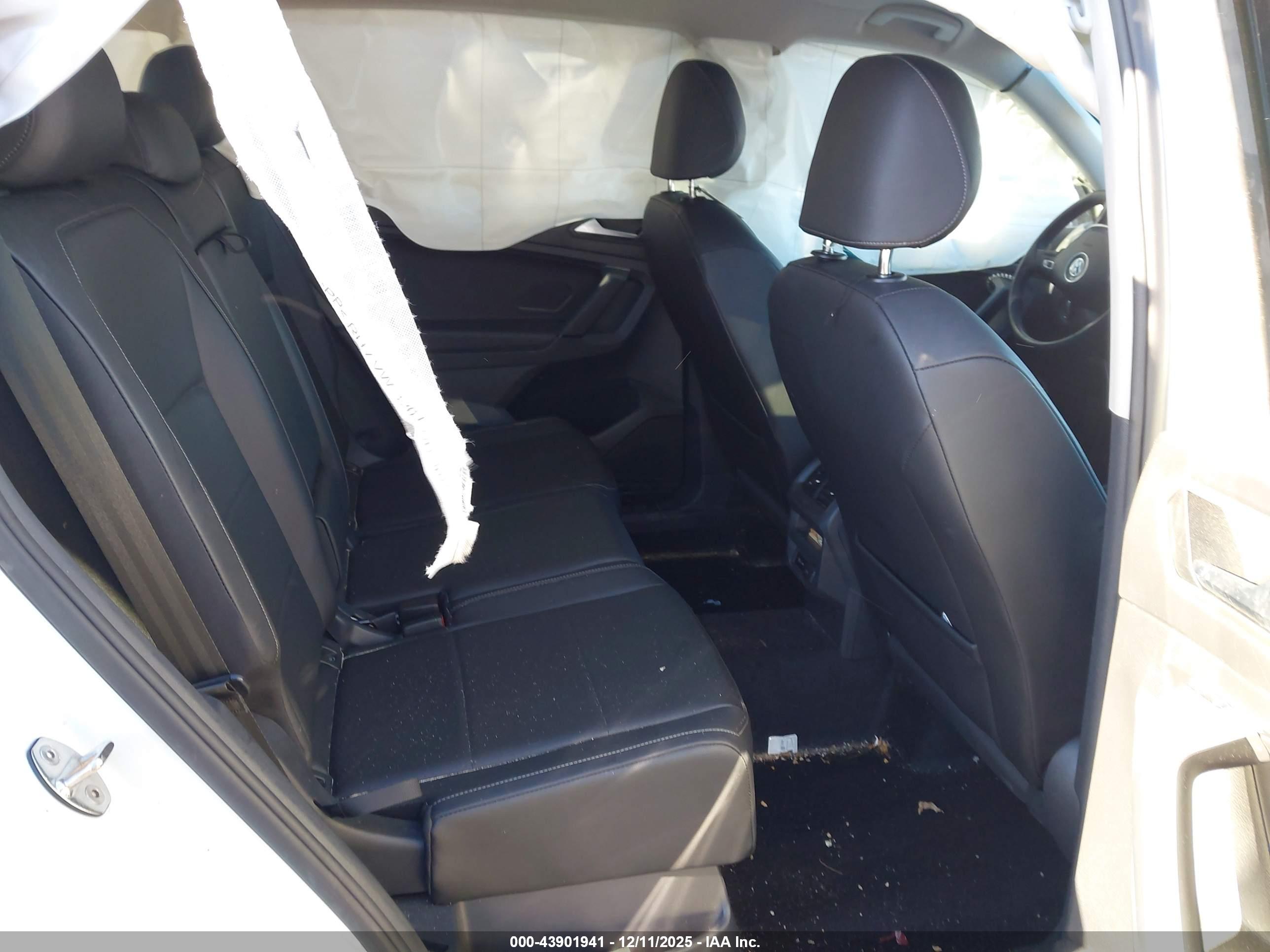 VOLKSWAGEN TIGUAN image 8