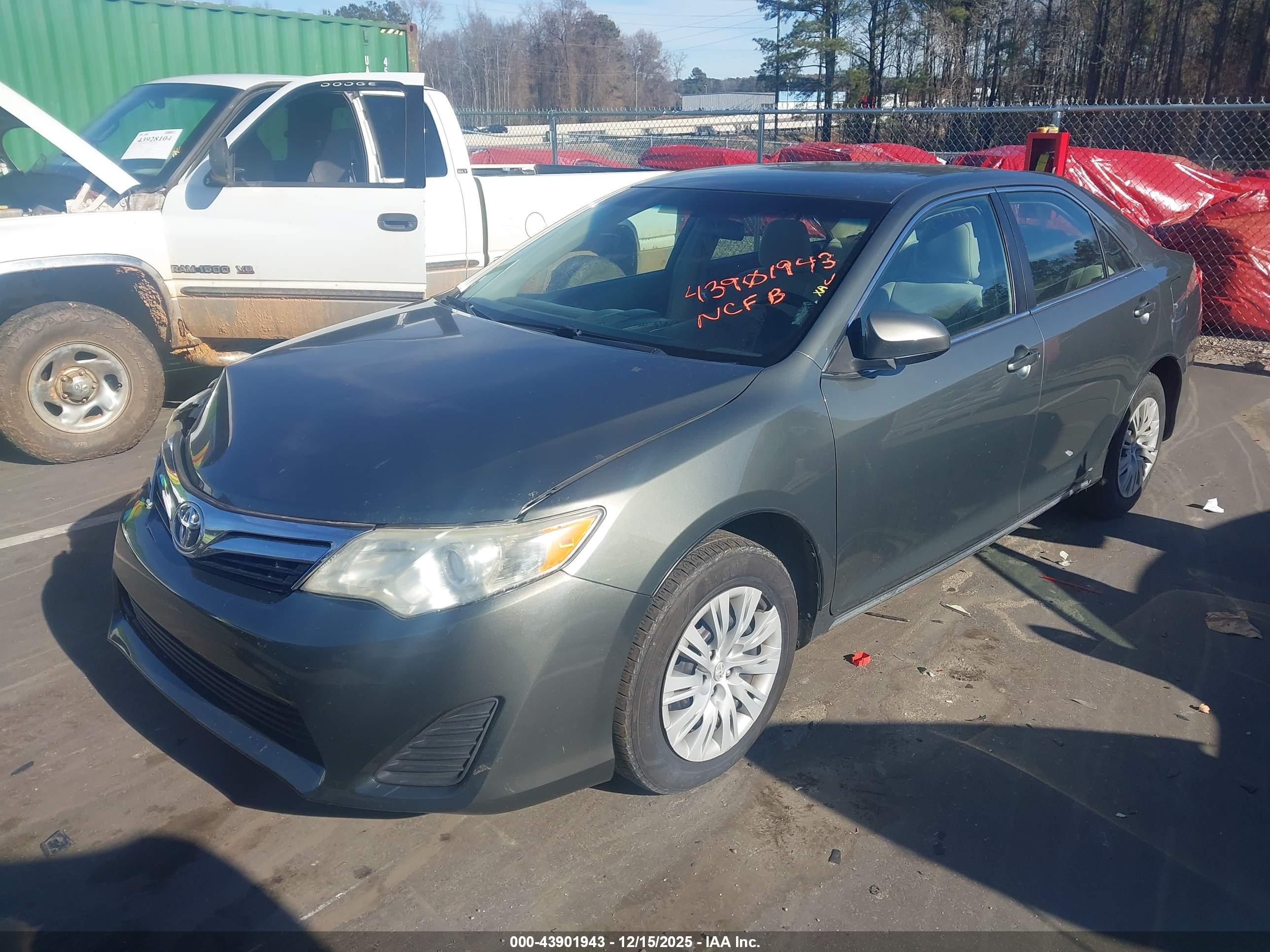 TOYOTA CAMRY image 2
