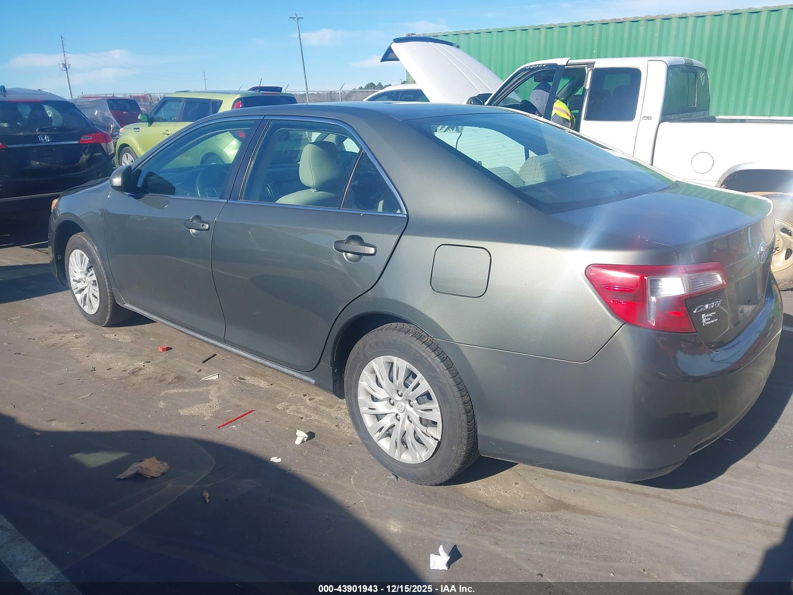 TOYOTA CAMRY image 3