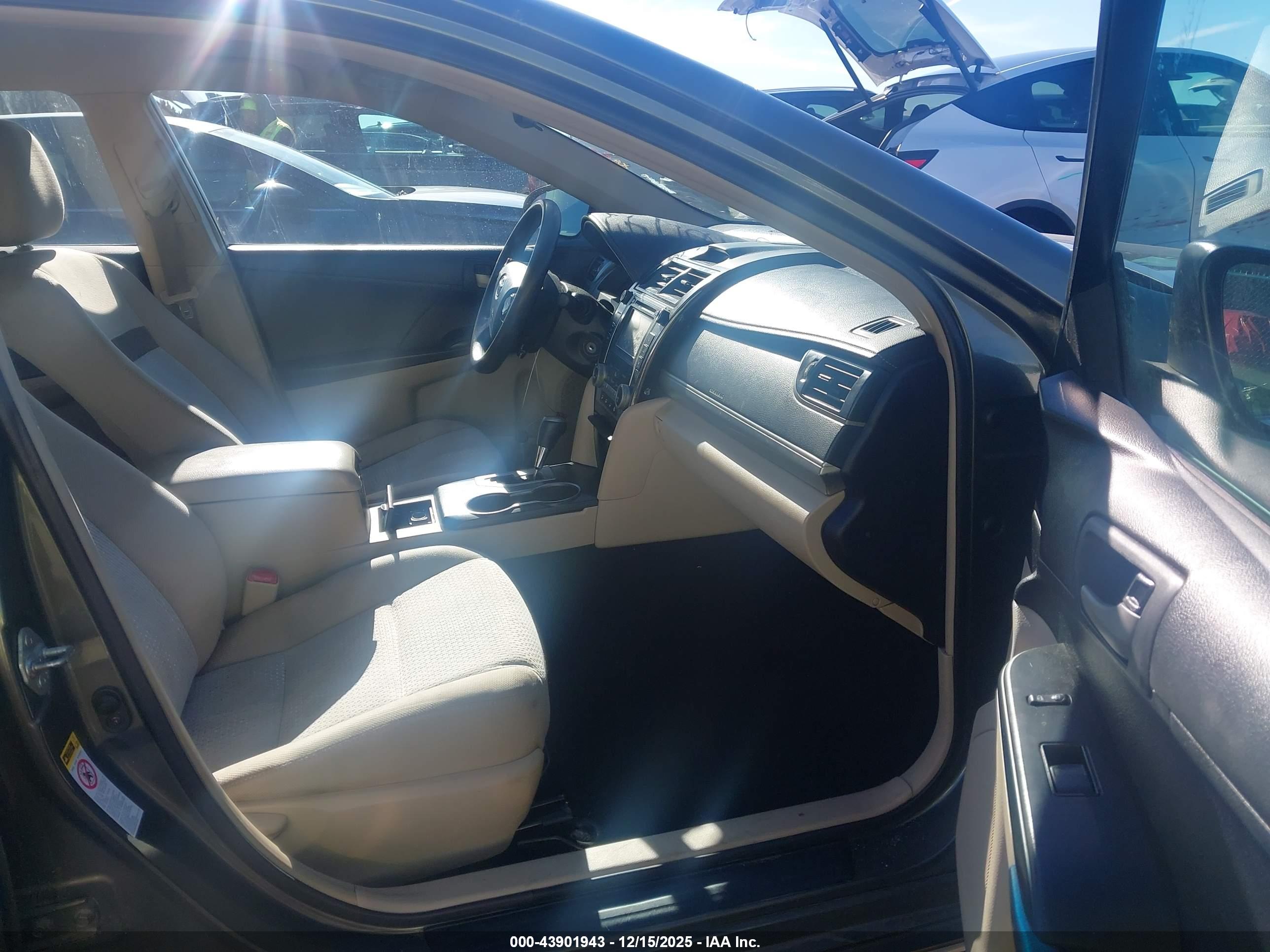 TOYOTA CAMRY image 5