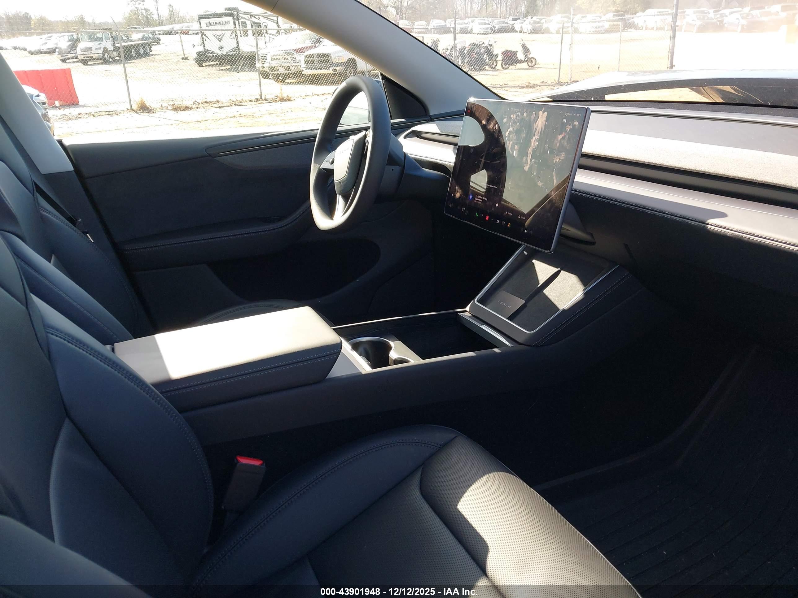 TESLA MODEL image 5