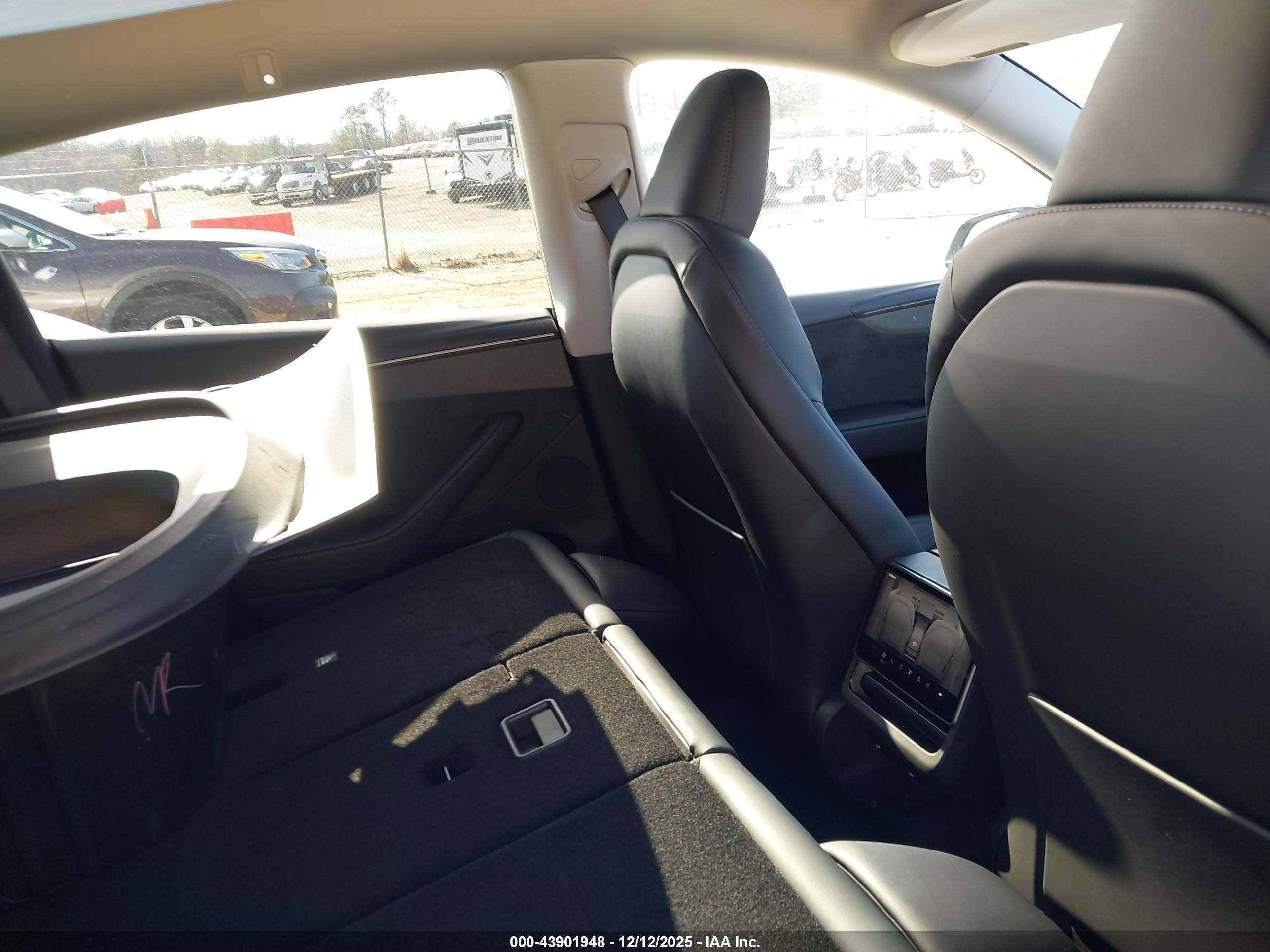 TESLA MODEL image 8