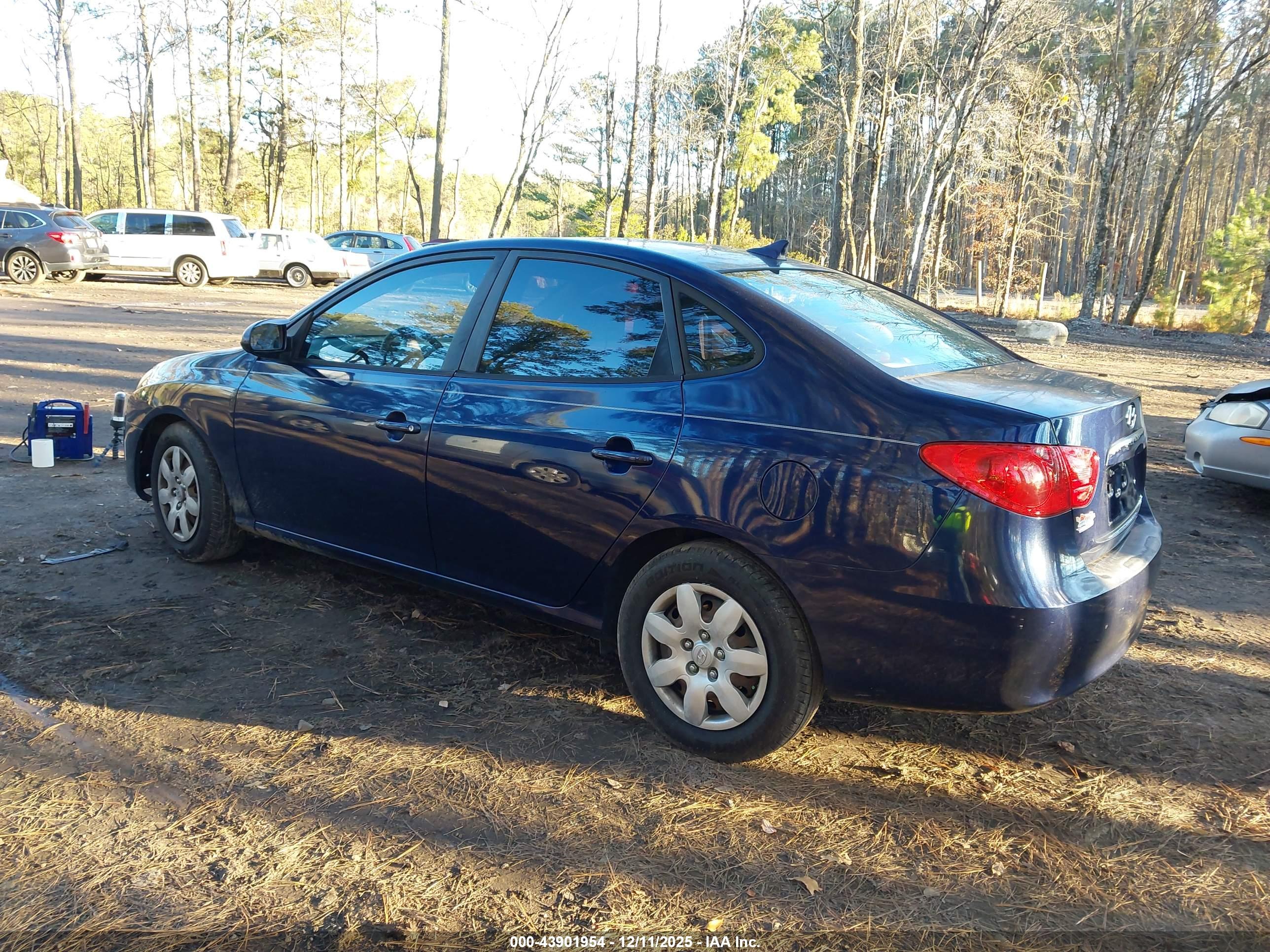 HYUNDAI ELANTRA image 3