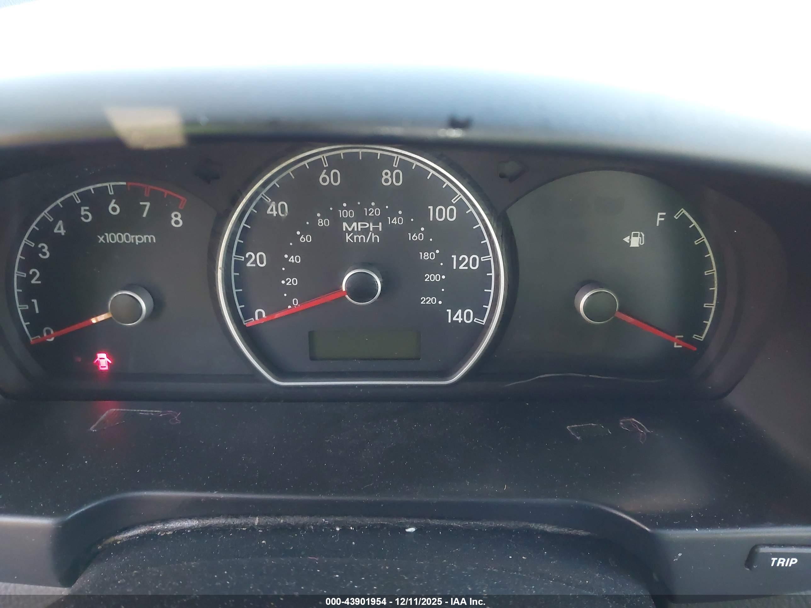 HYUNDAI ELANTRA image 7