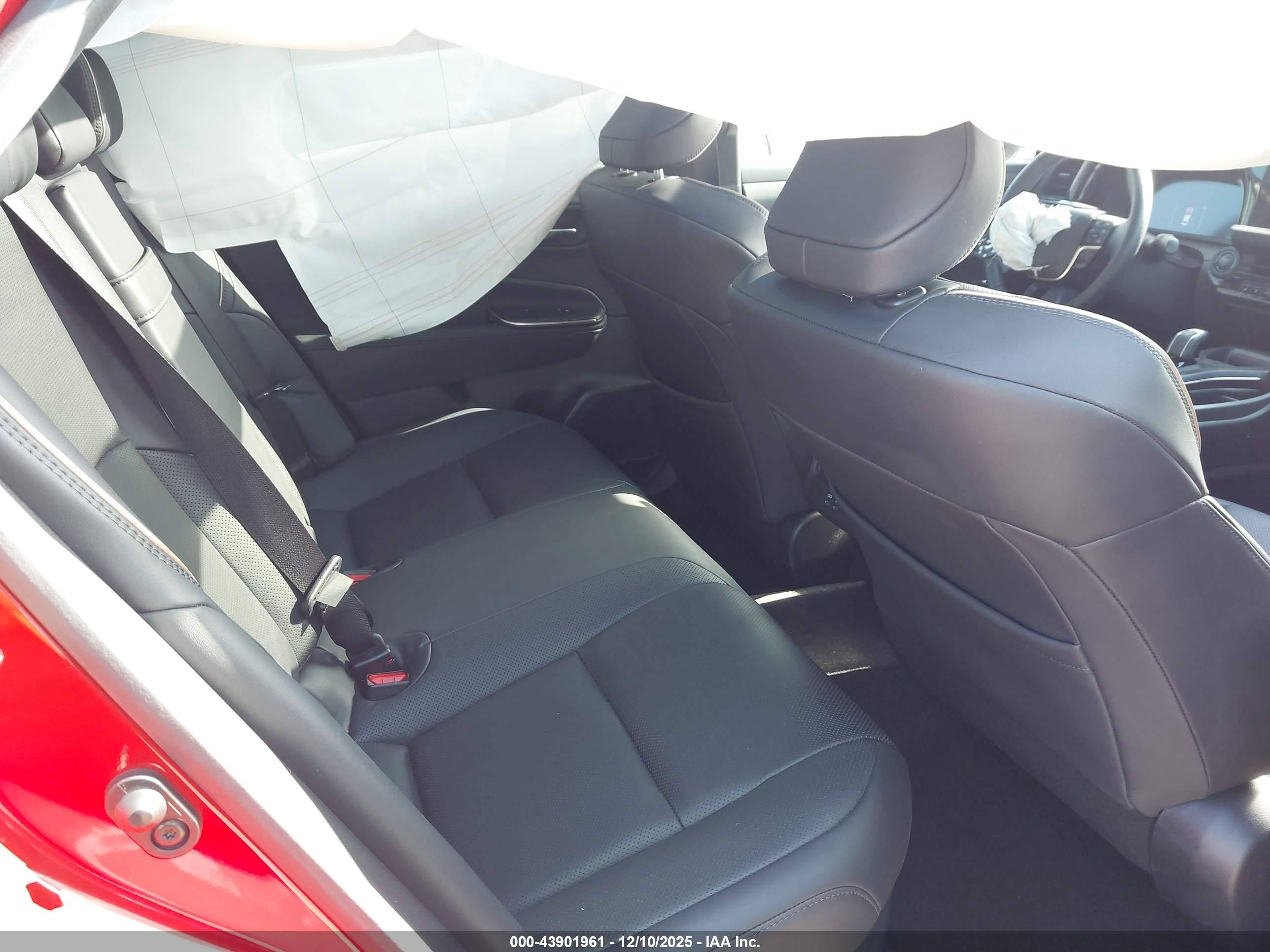 TOYOTA CROWN image 8