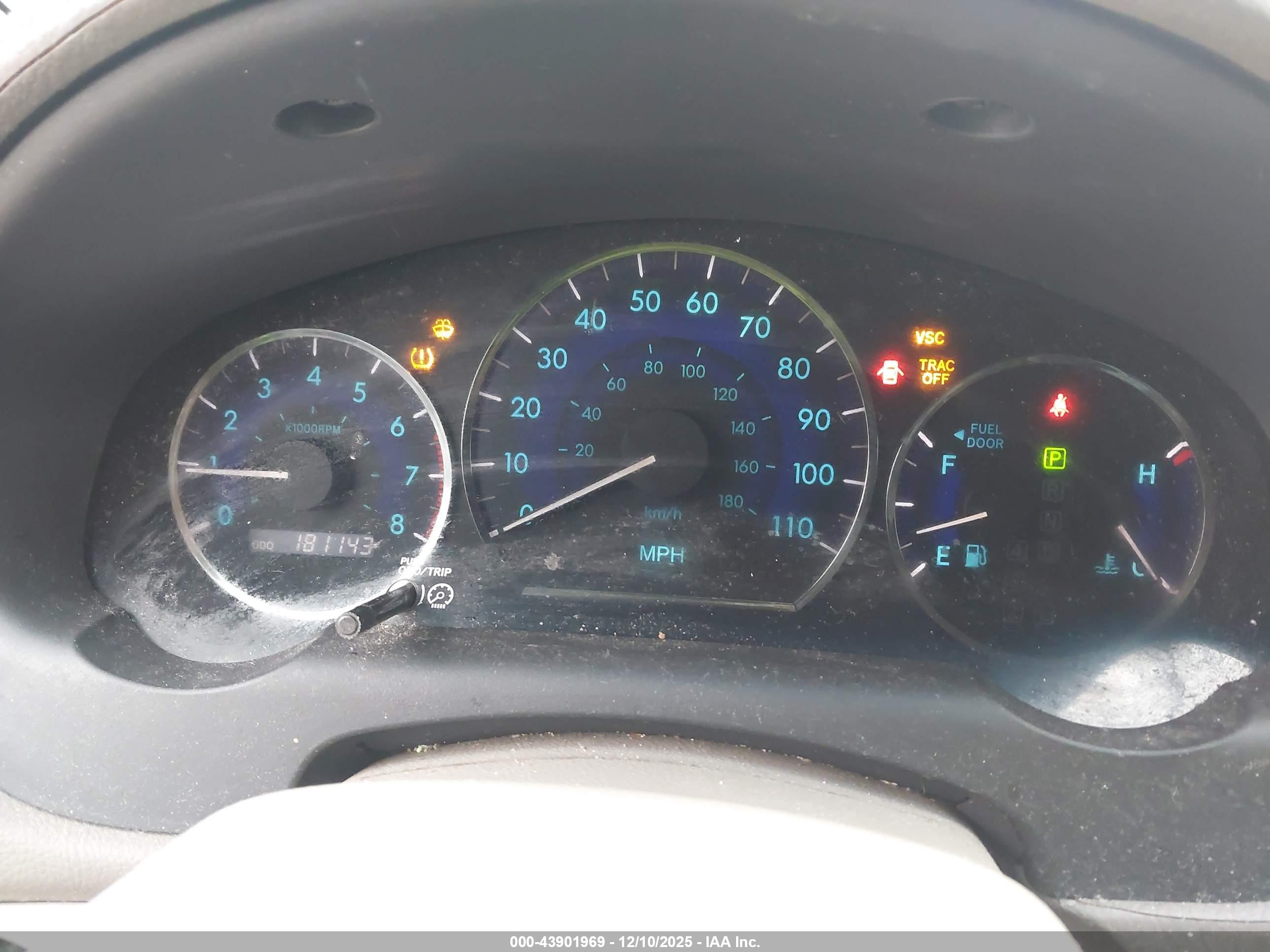 TOYOTA SIENNA image 7