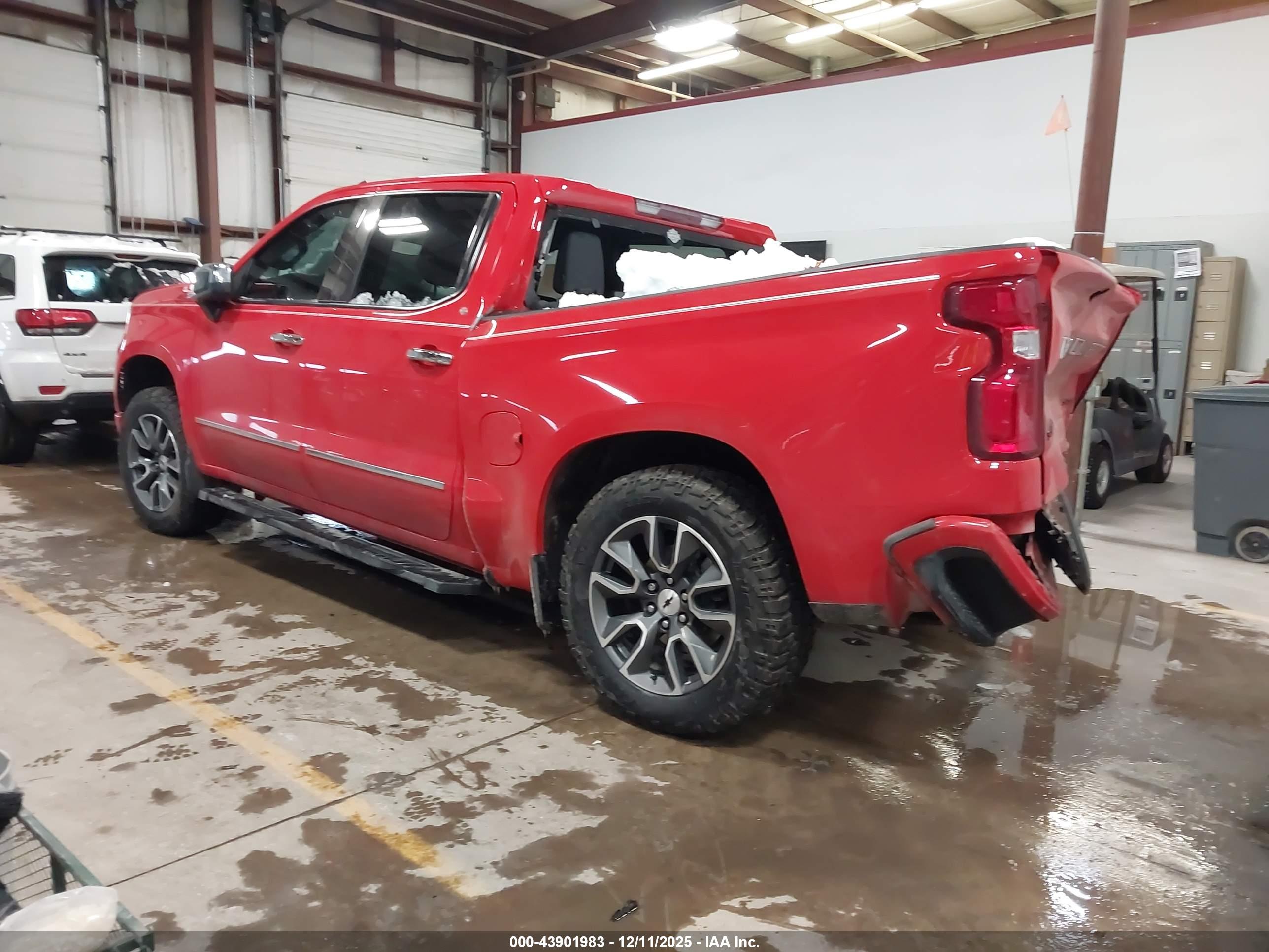 CHEVROLET SILVERADO image 3