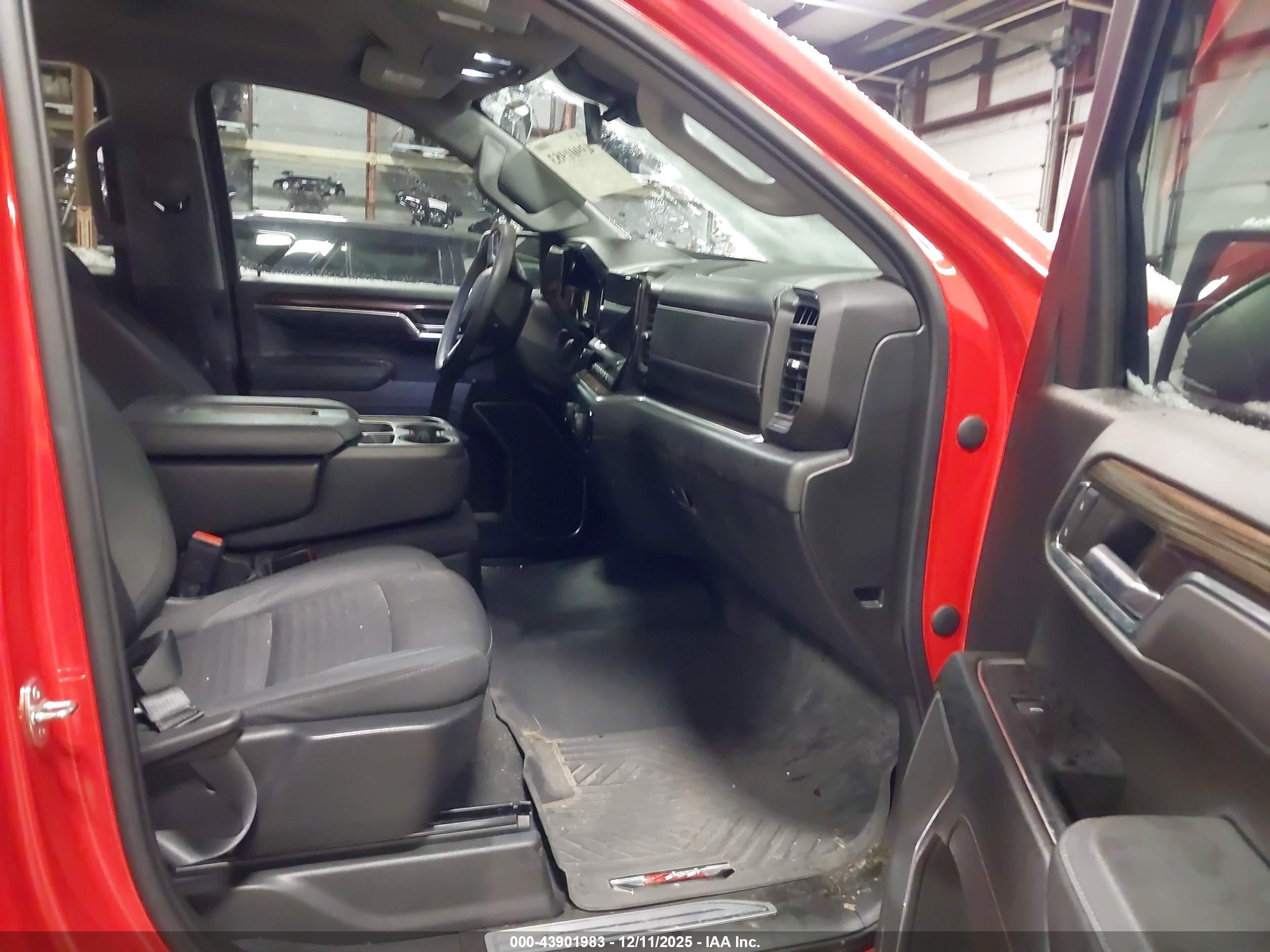 CHEVROLET SILVERADO image 5