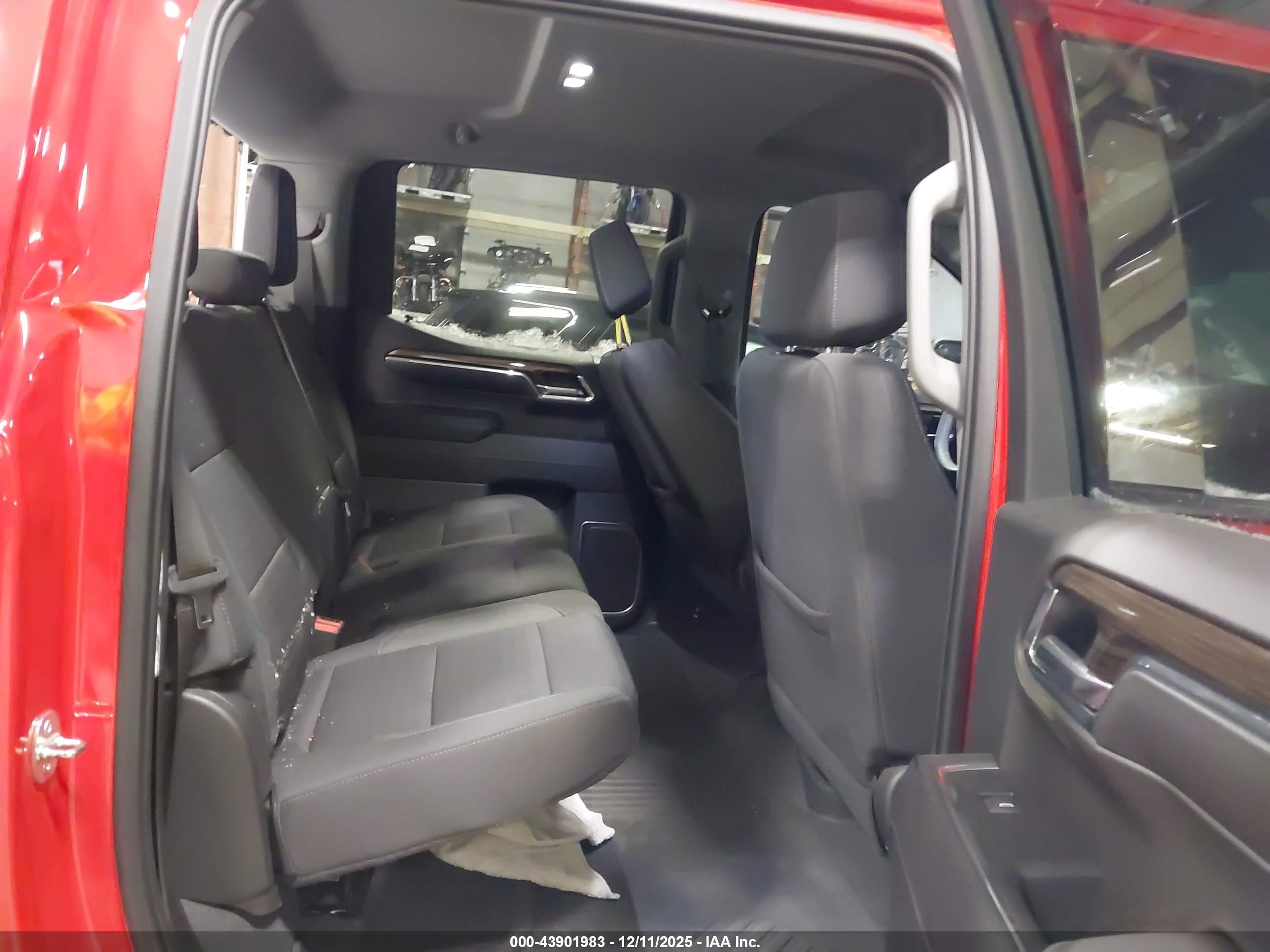 CHEVROLET SILVERADO image 8