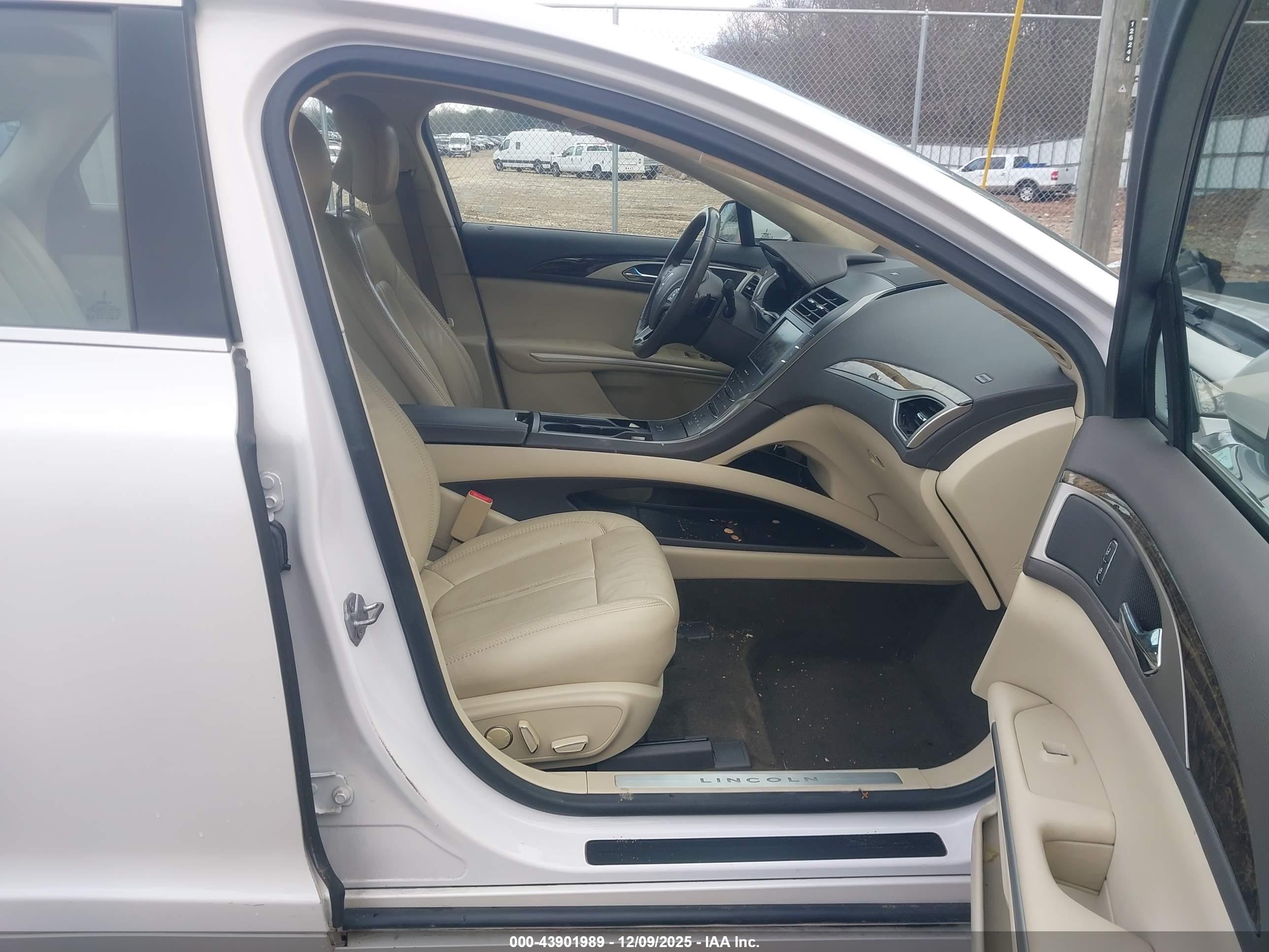 LINCOLN MKZ image 5