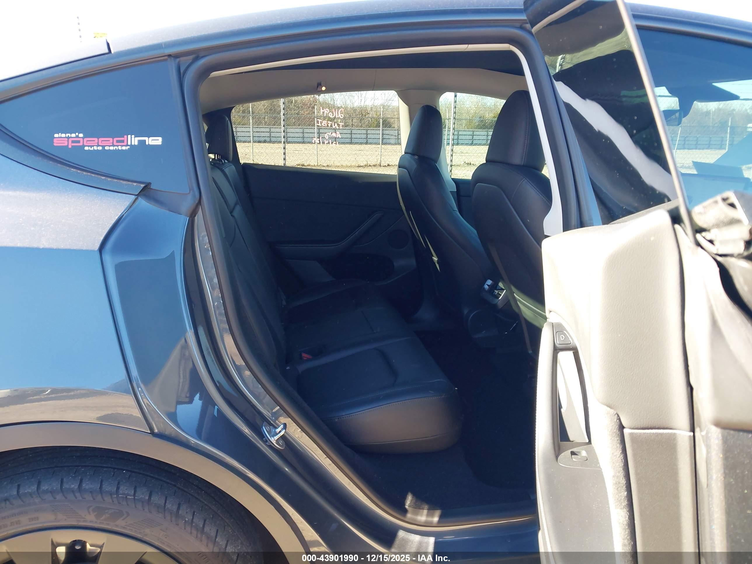 TESLA MODEL image 8