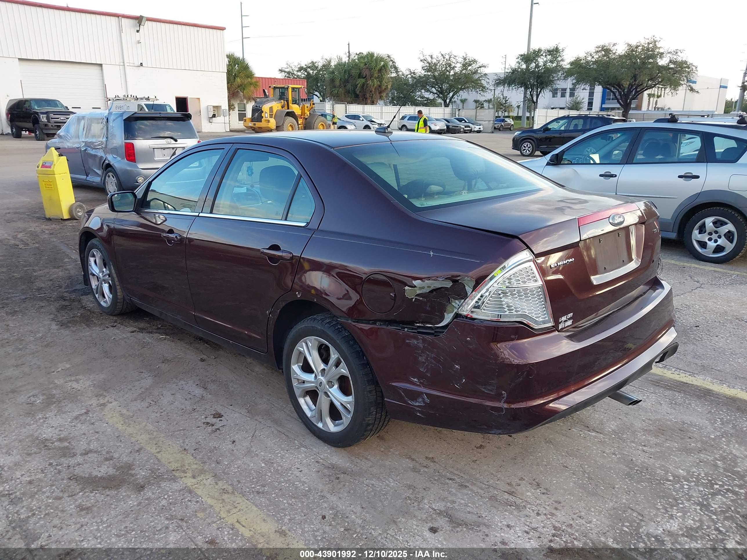 FORD FUSION image 3