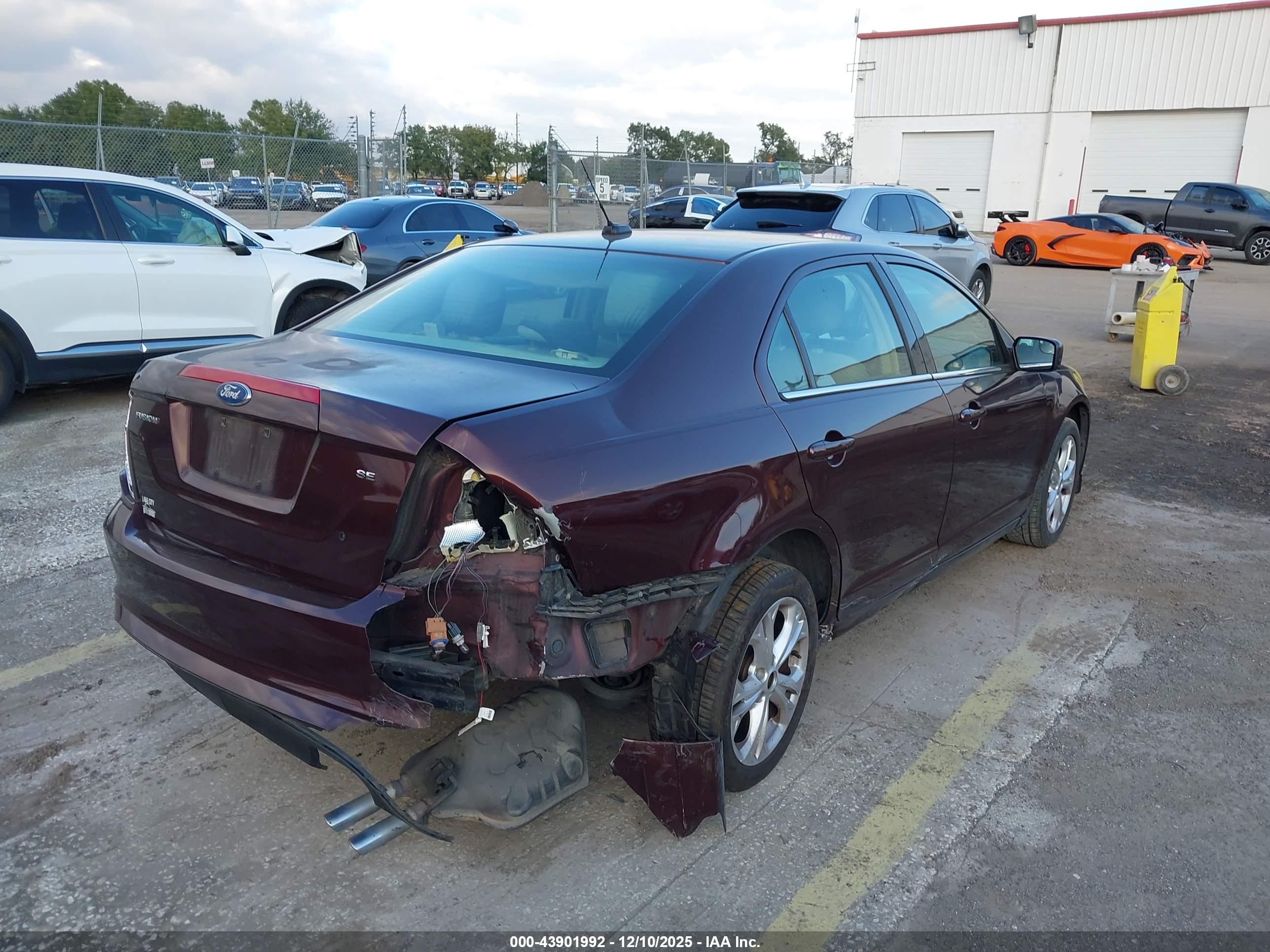 FORD FUSION image 4