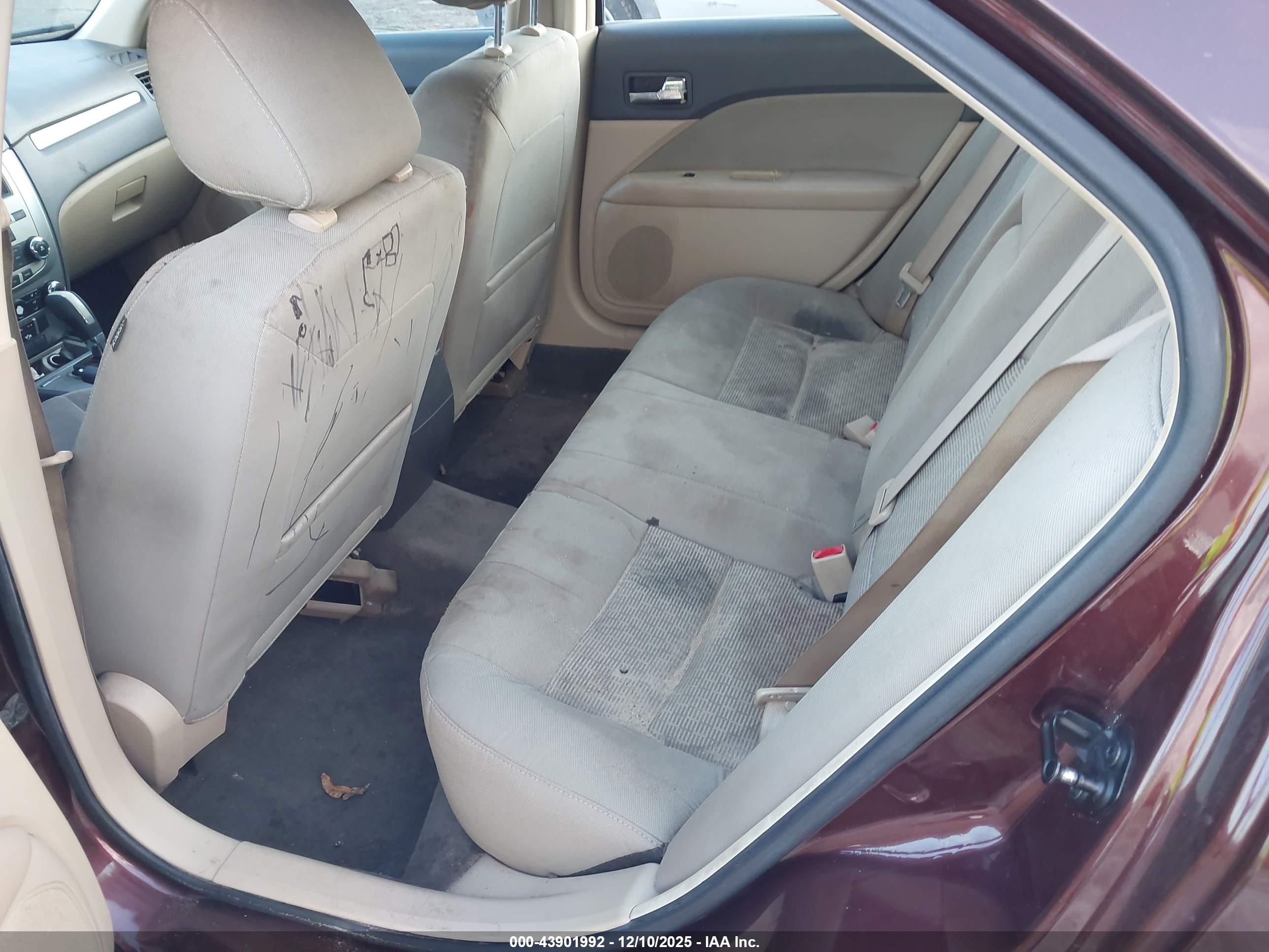 FORD FUSION image 8