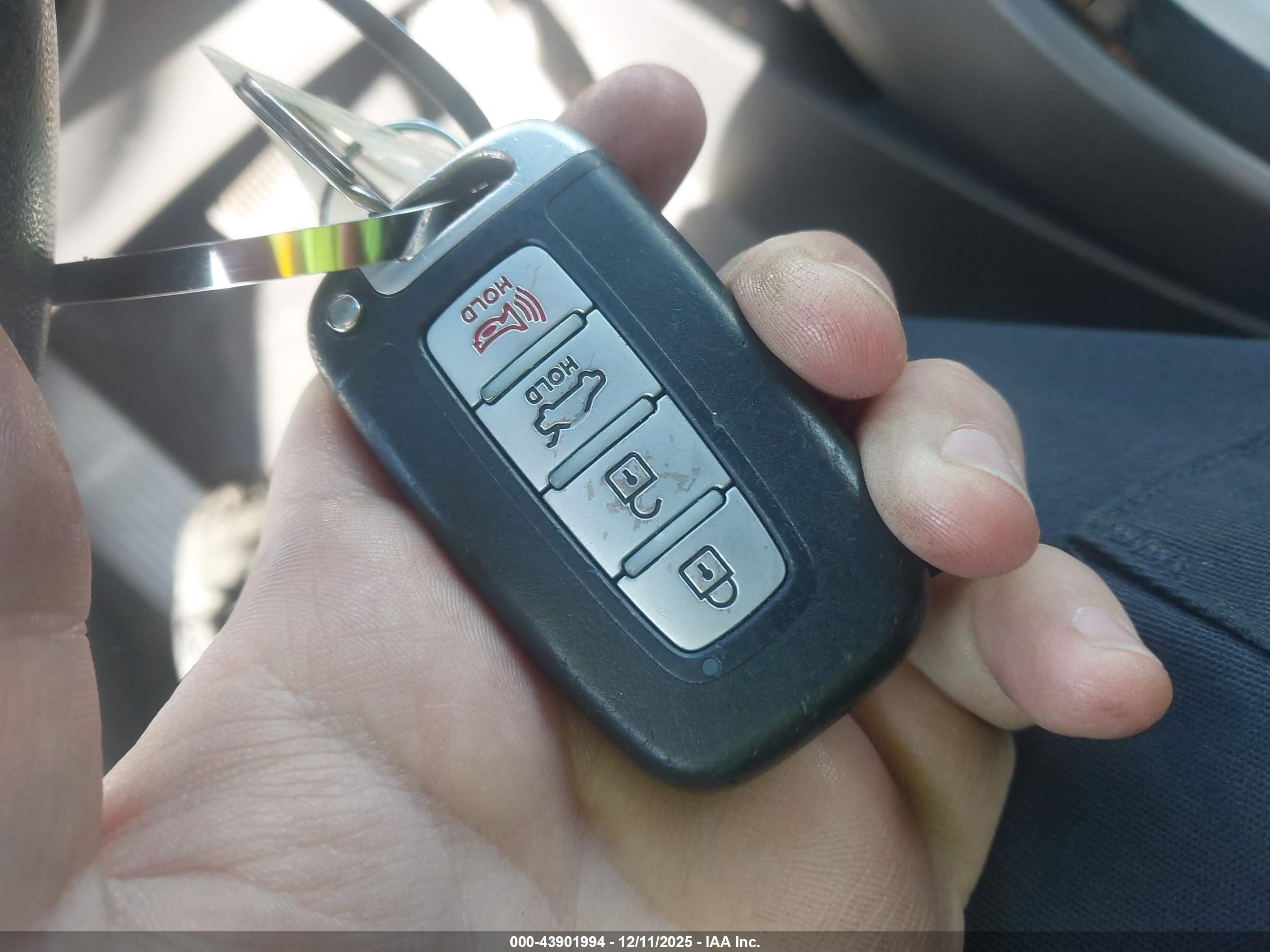 HYUNDAI ELANTRA image 11