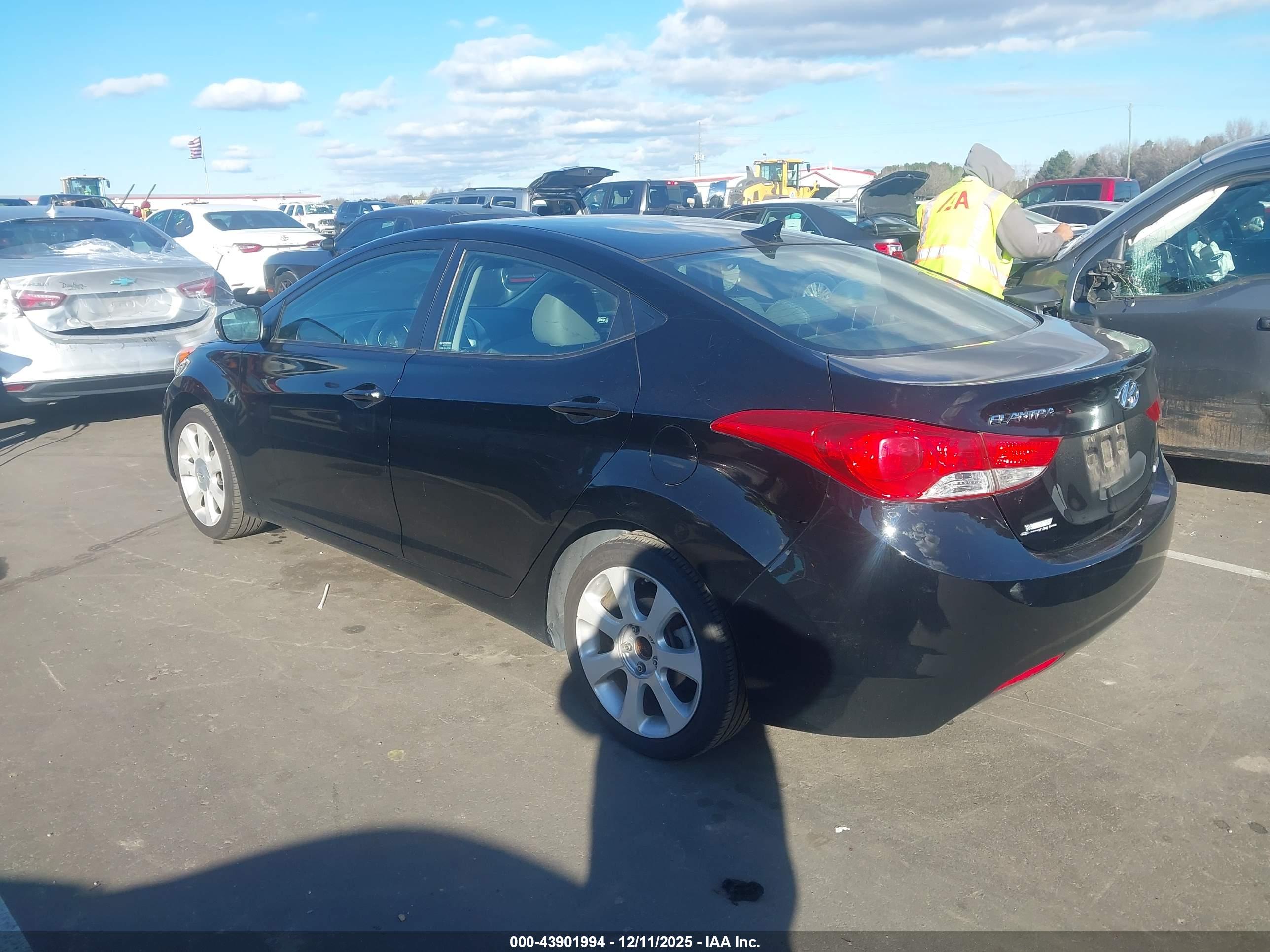 HYUNDAI ELANTRA image 3