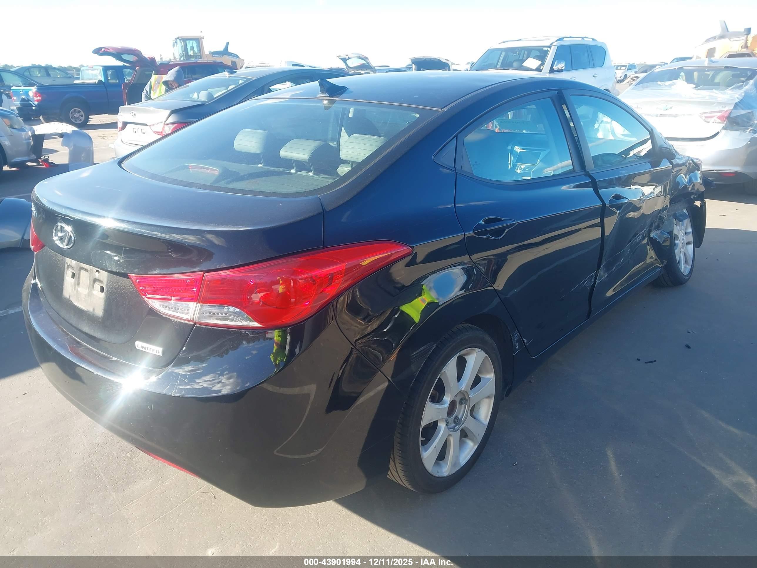 HYUNDAI ELANTRA image 4