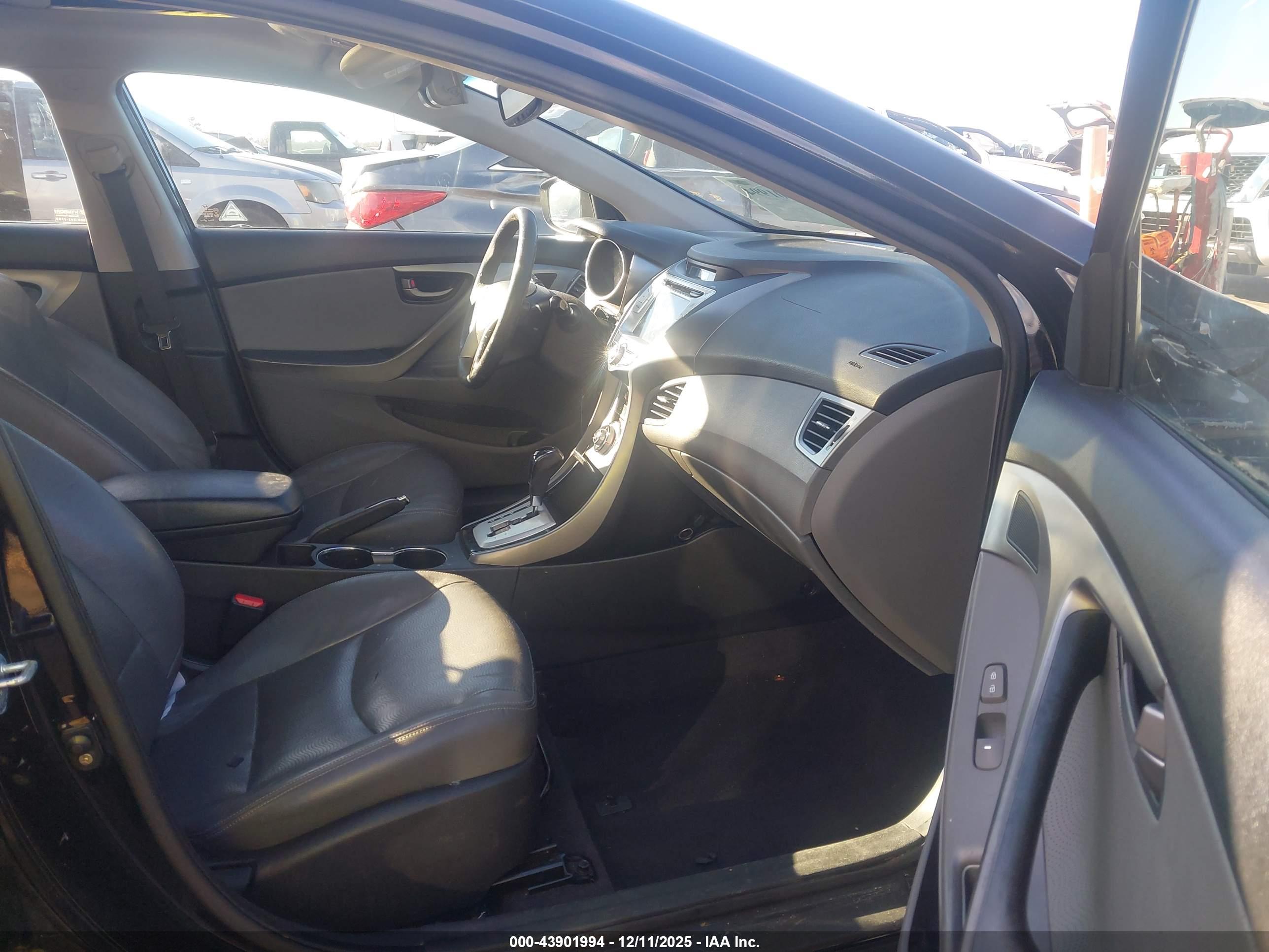 HYUNDAI ELANTRA image 5