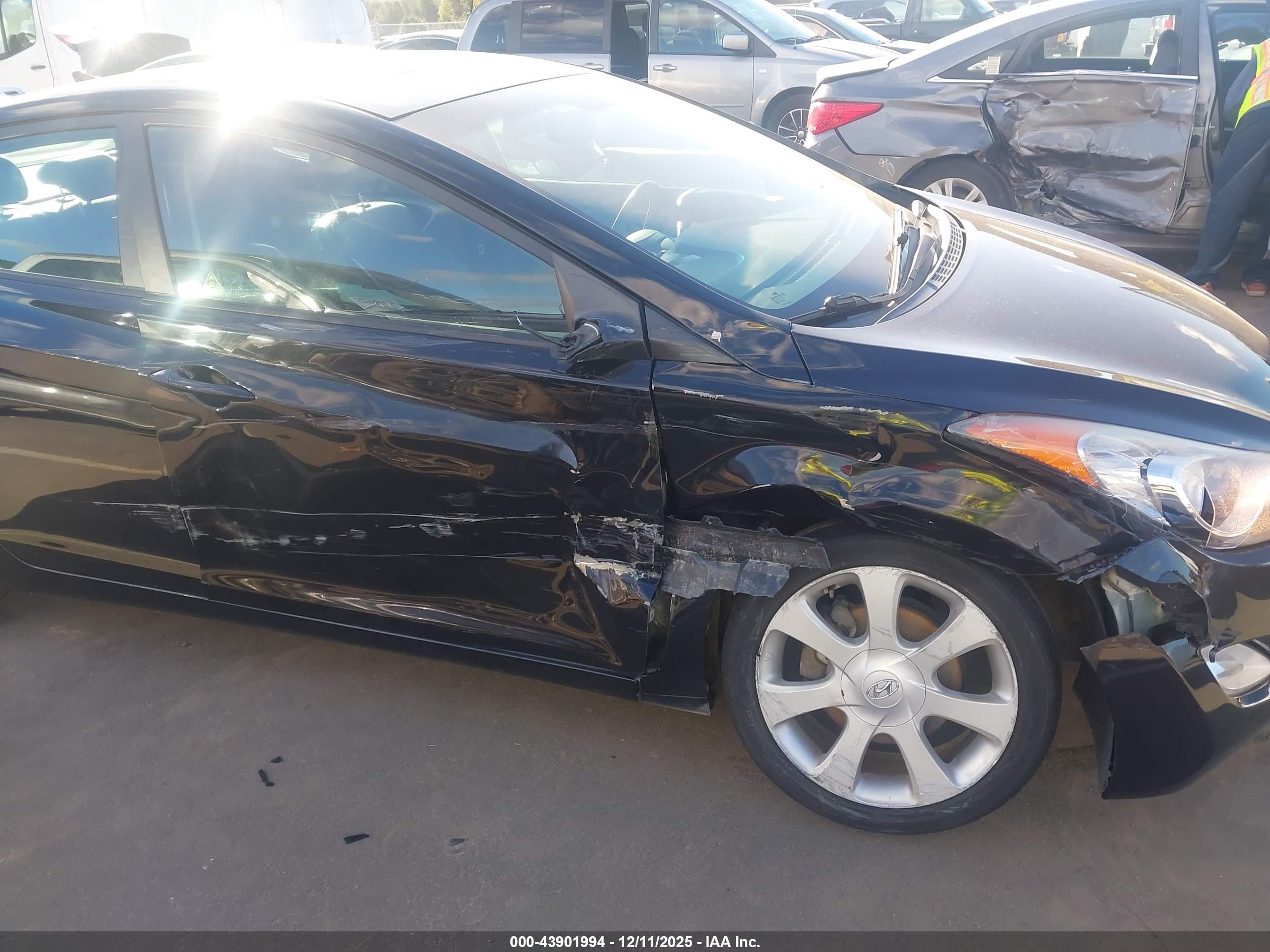 HYUNDAI ELANTRA image 6