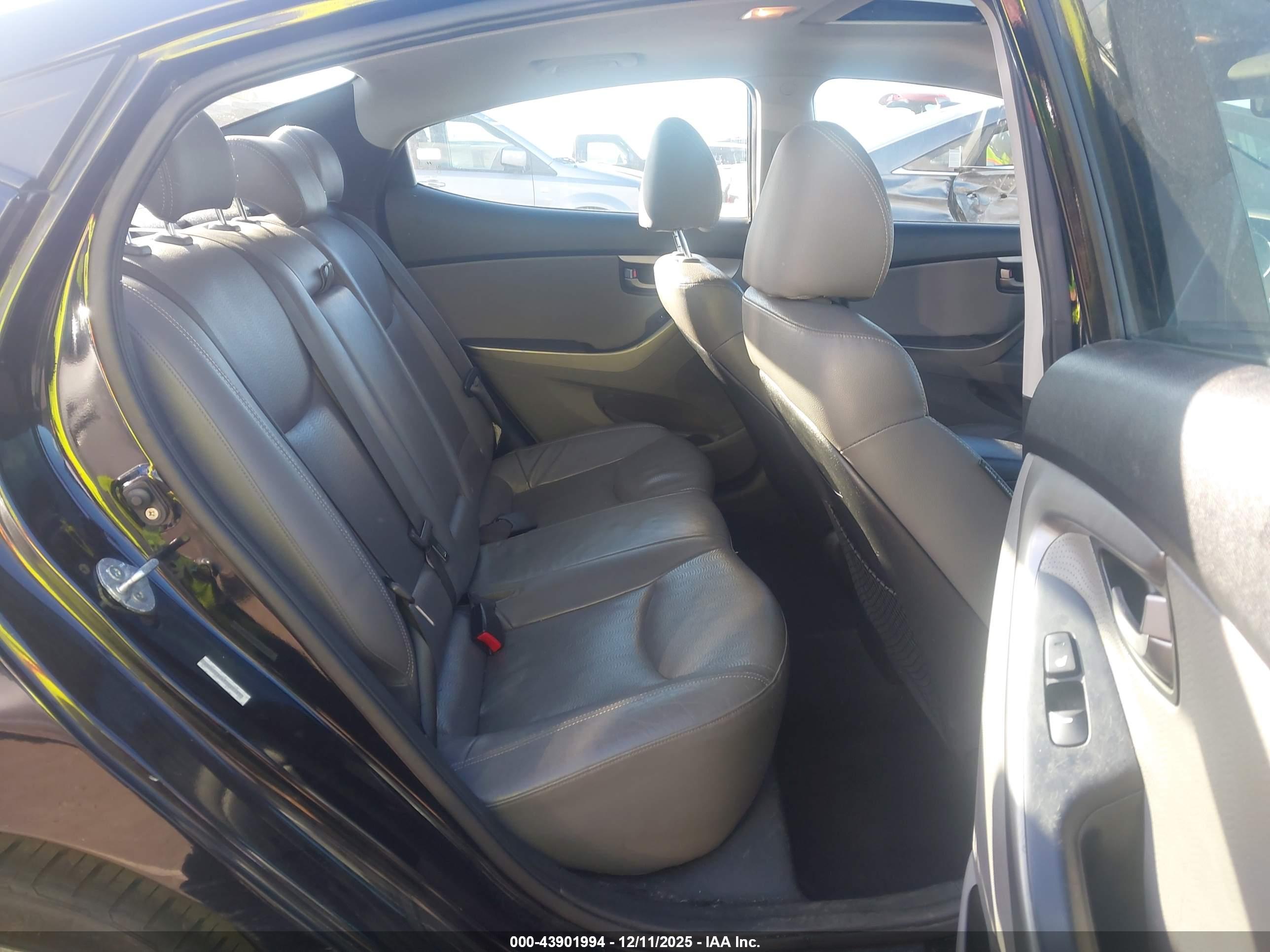 HYUNDAI ELANTRA image 8