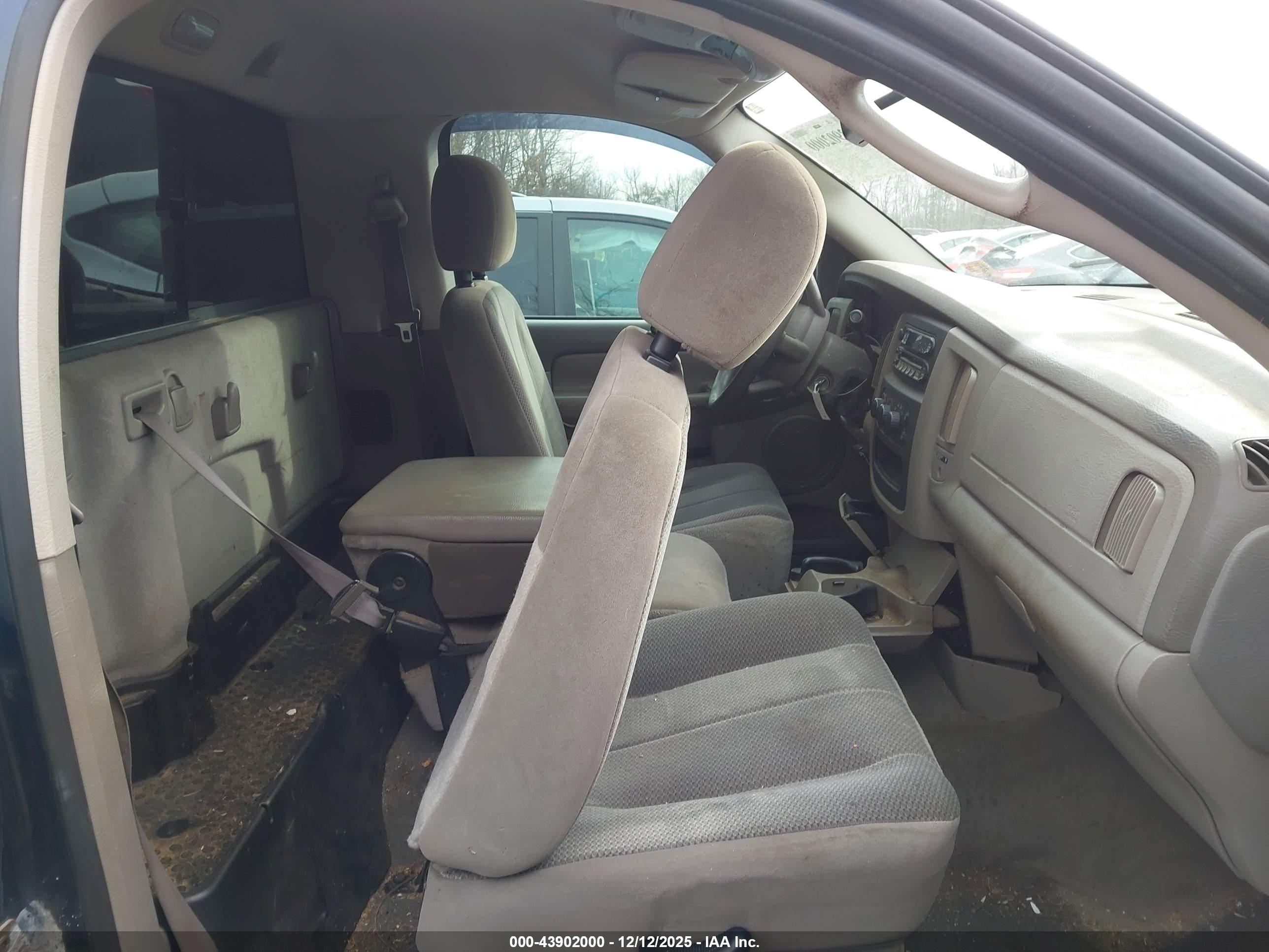 DODGE RAM image 8