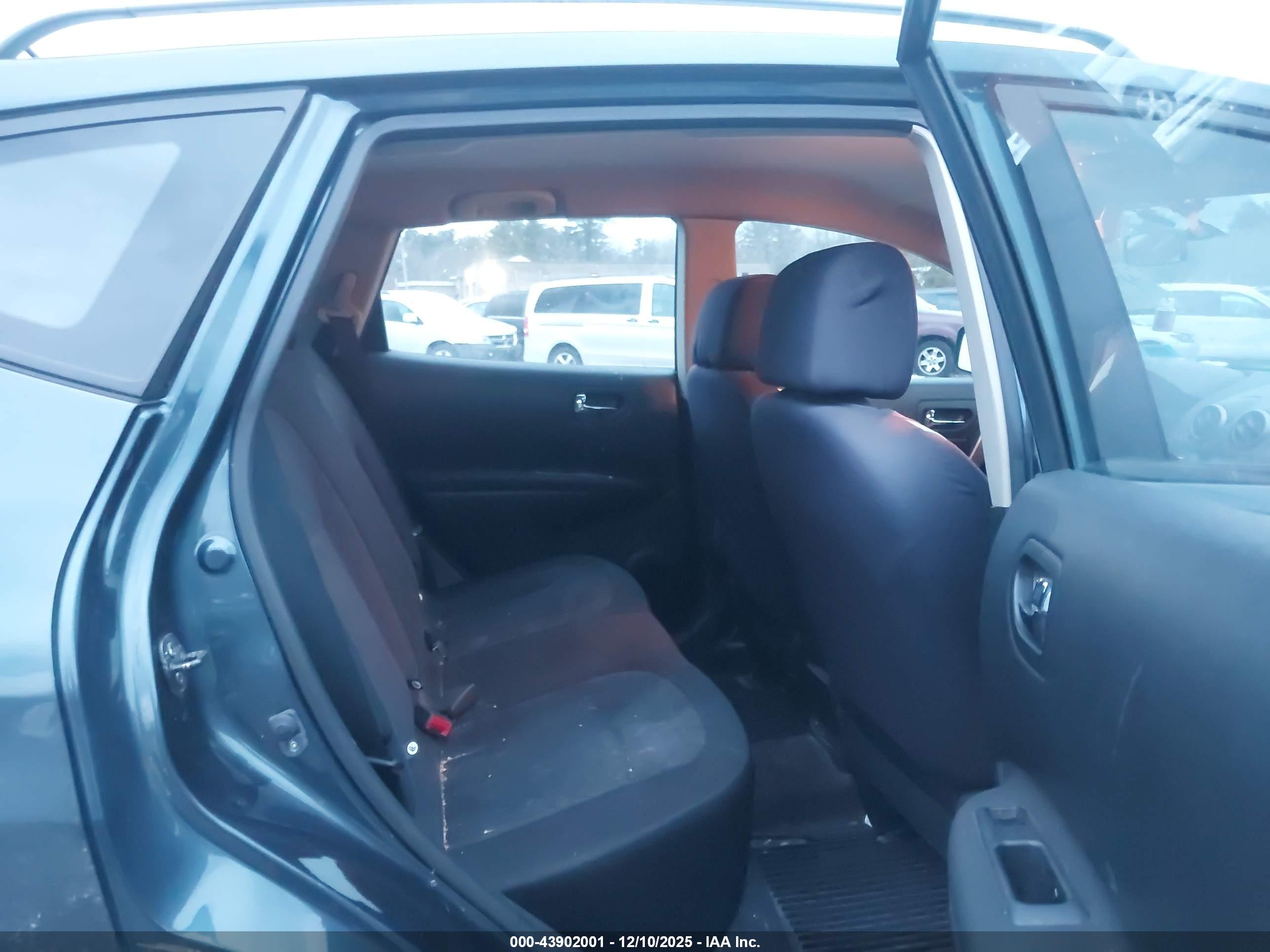 NISSAN ROGUE image 8