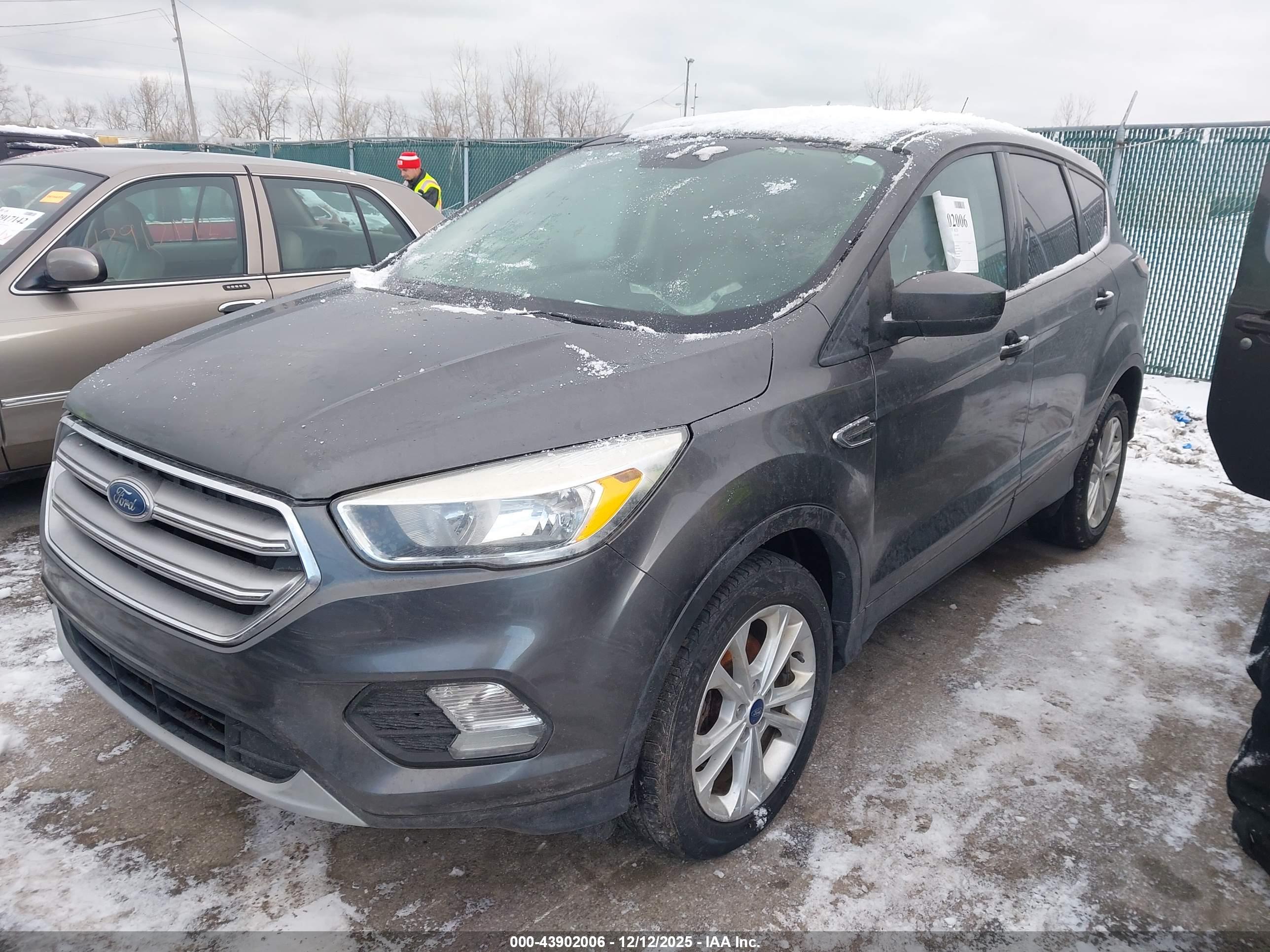 FORD ESCAPE image 2