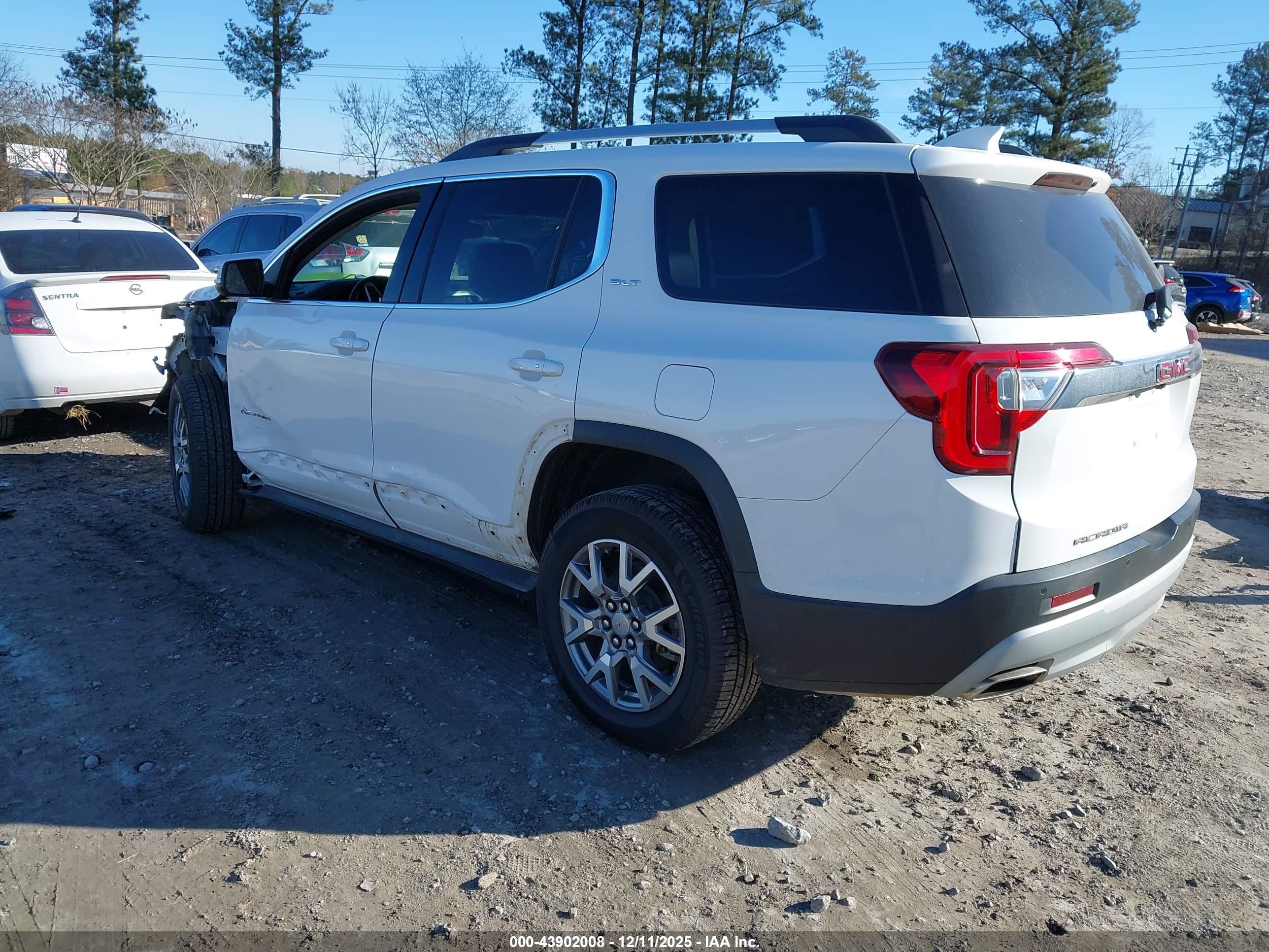 GMC ACADIA image 3