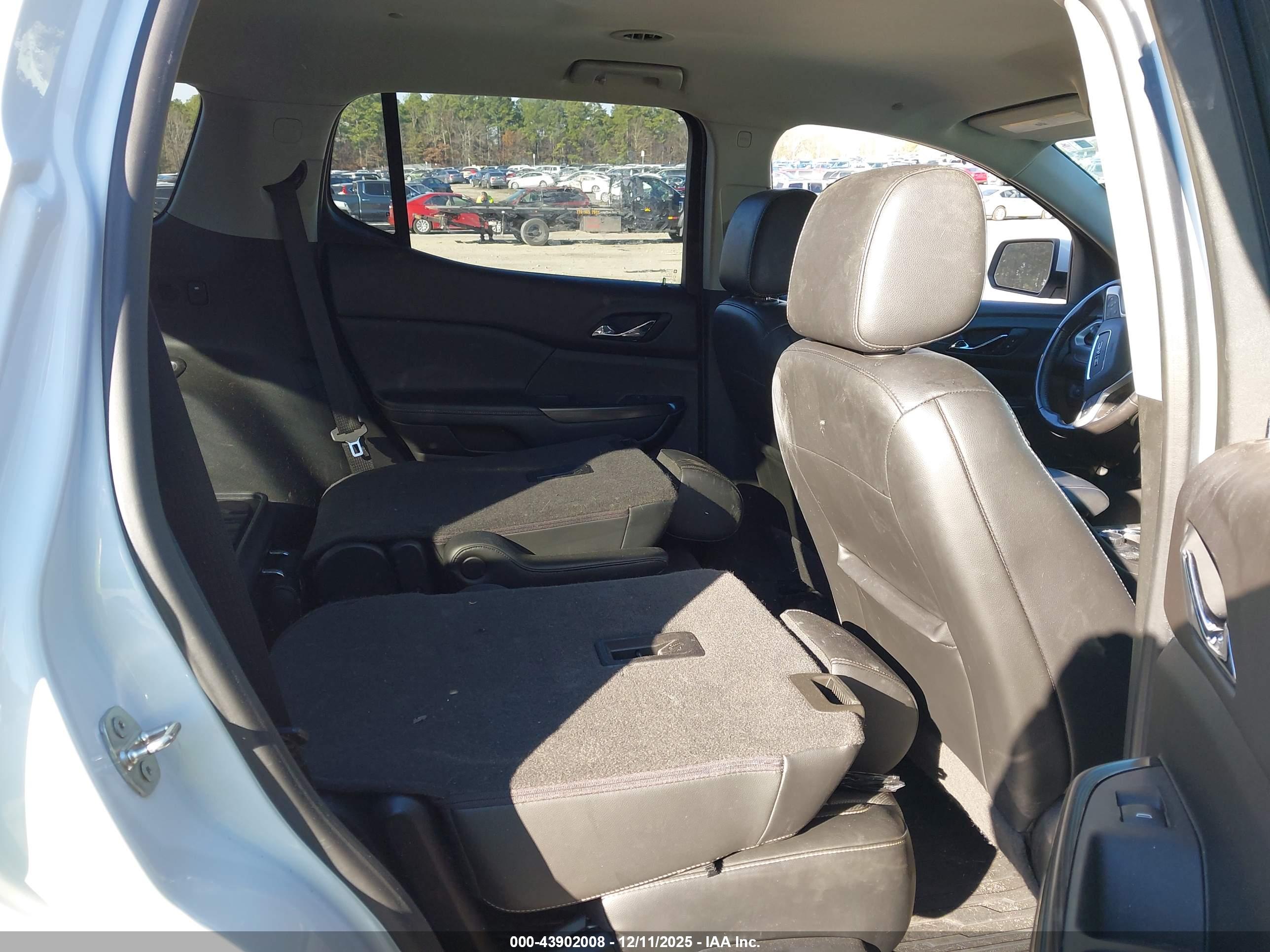 GMC ACADIA image 8