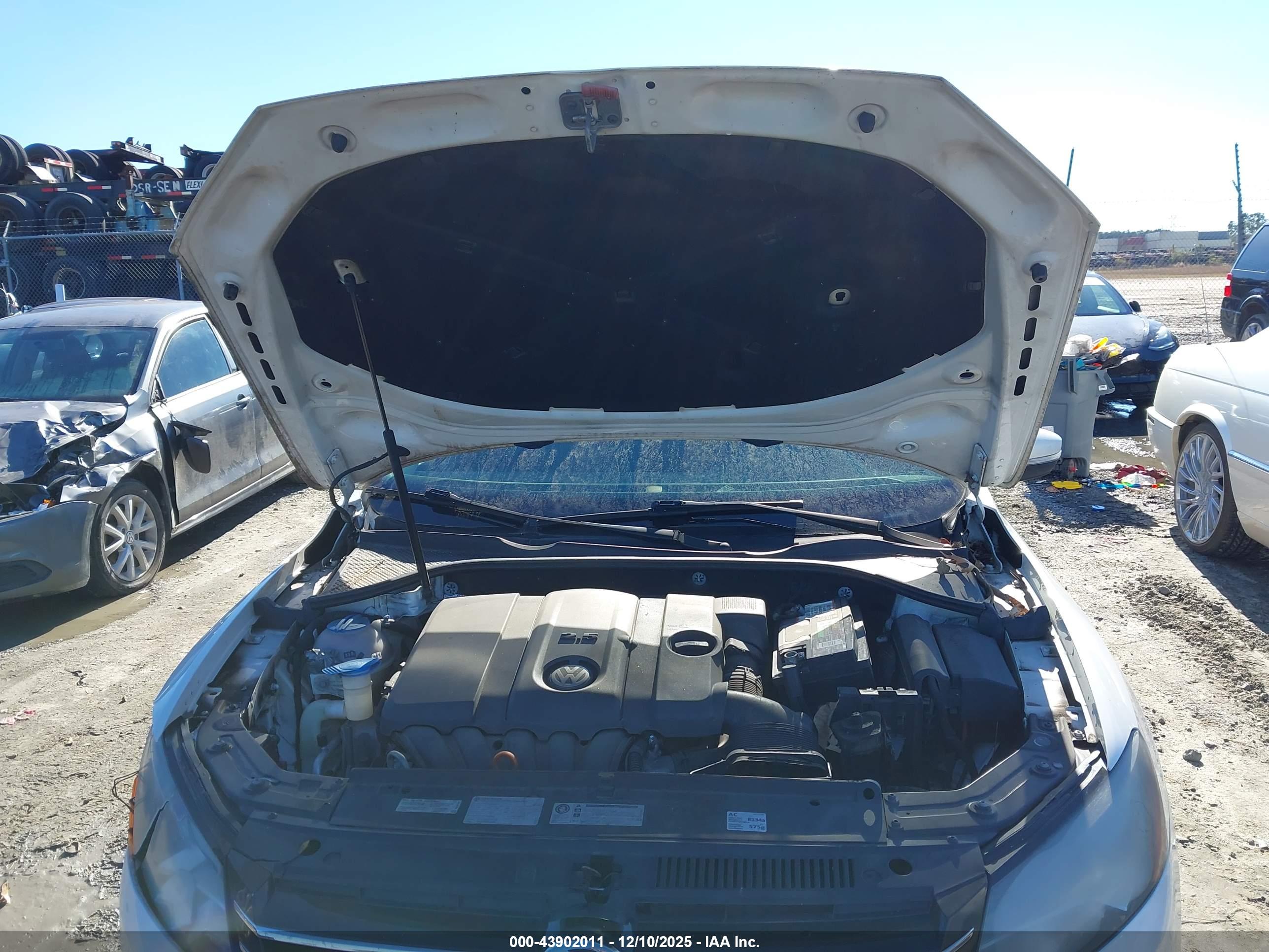 VOLKSWAGEN PASSAT image 10