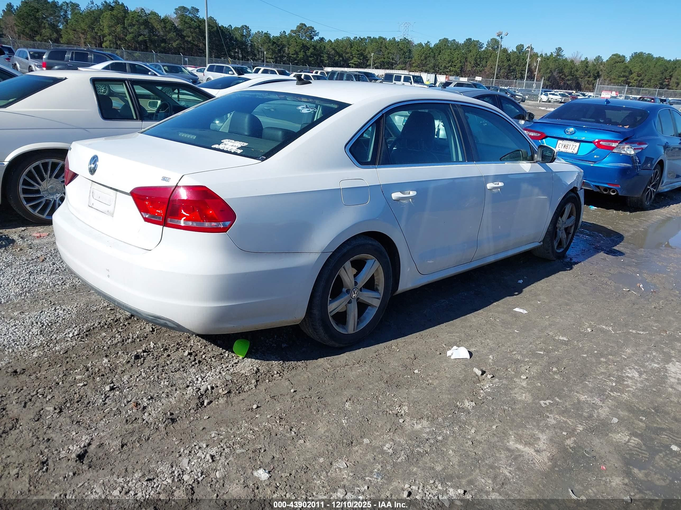 VOLKSWAGEN PASSAT image 4
