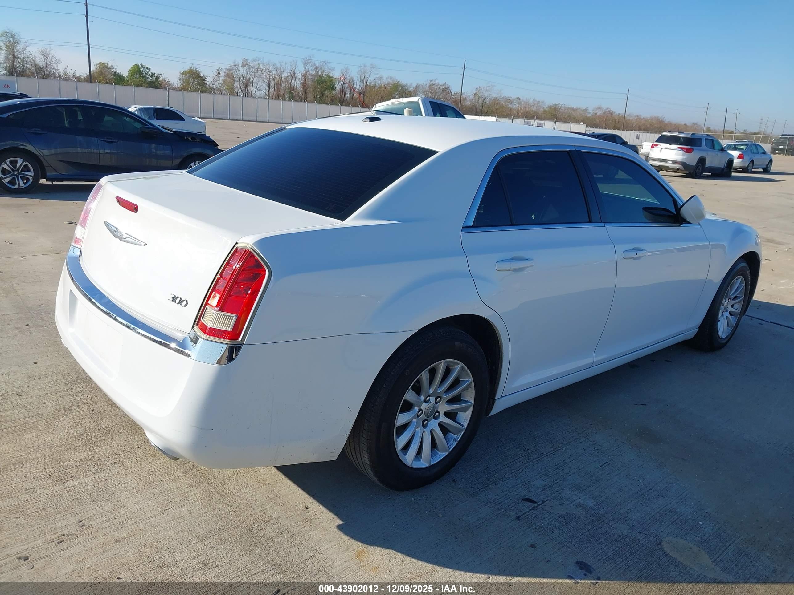 CHRYSLER 300 image 4