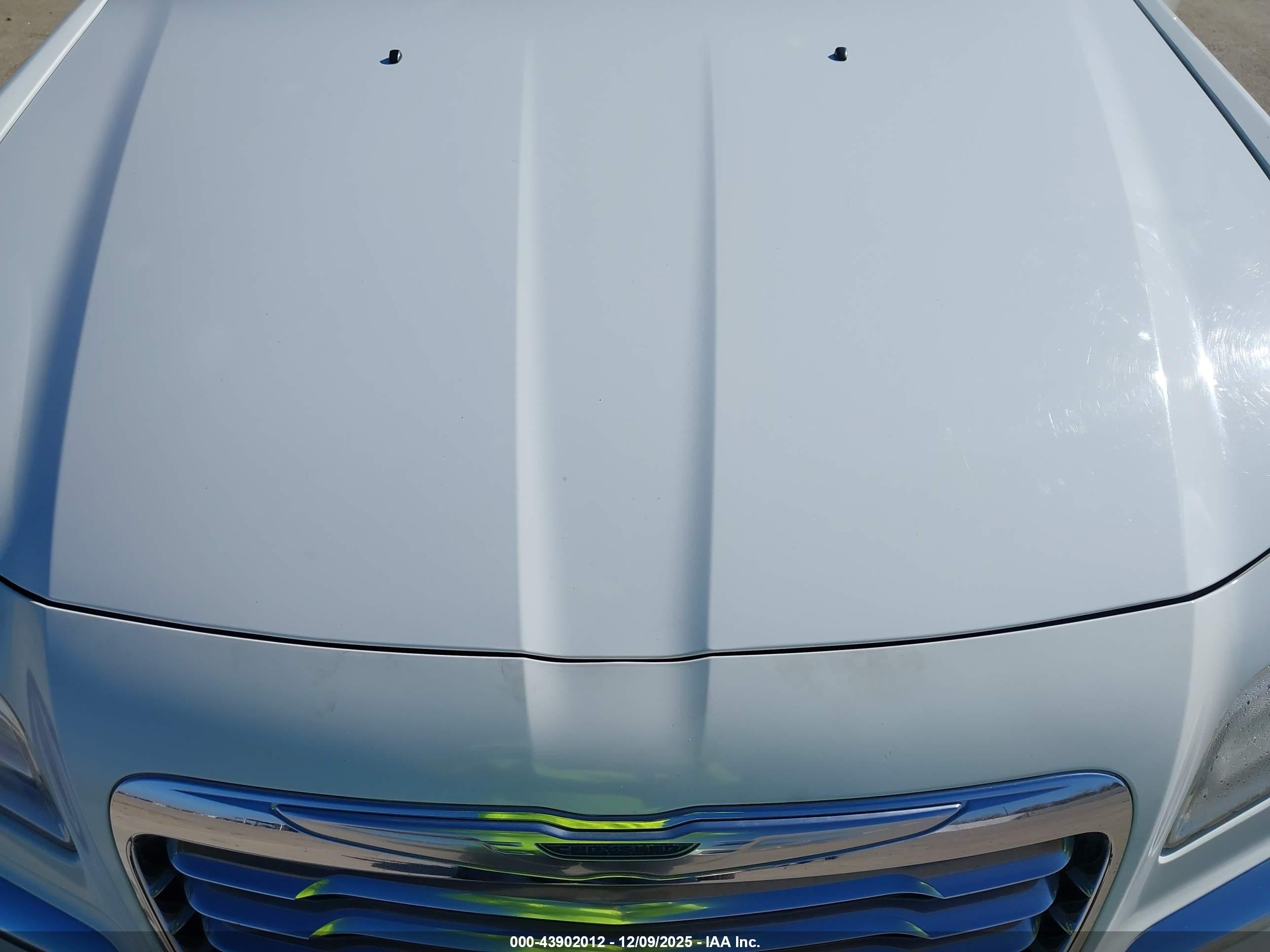 CHRYSLER 300 image 6